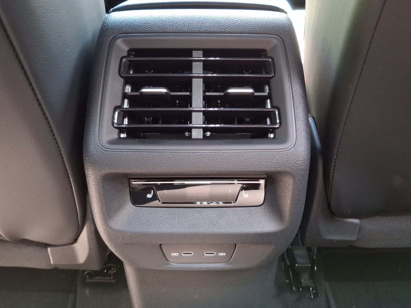 VW Tayron 2.0 TSI R-Line DSG 4Motion-image-10