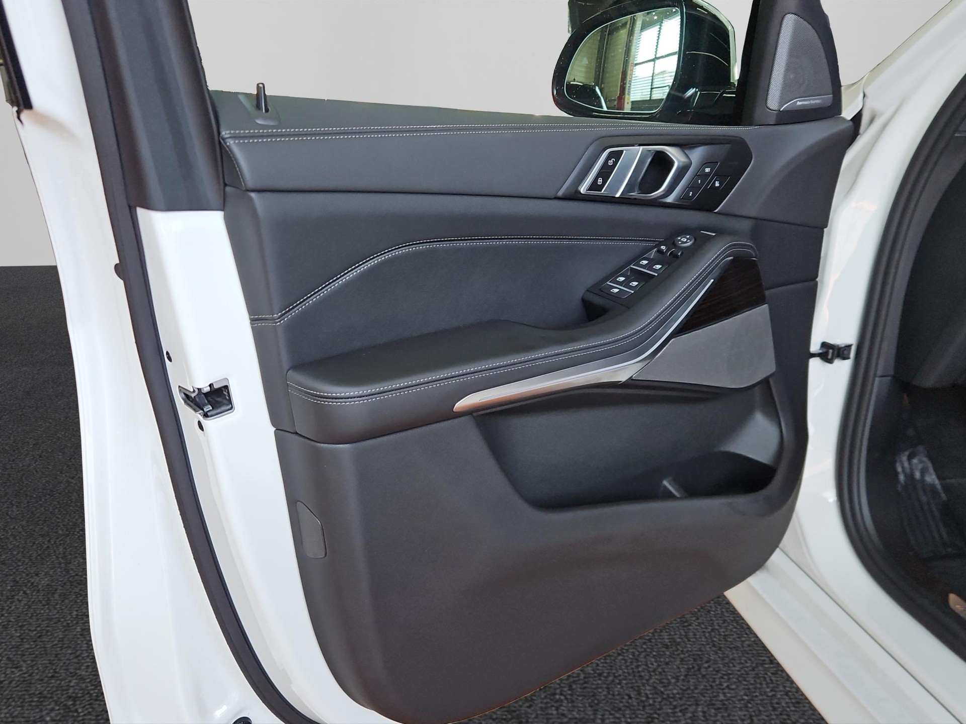 BMW X5 xDrive 48V 40d M Sport Pro Steptronic-image-9