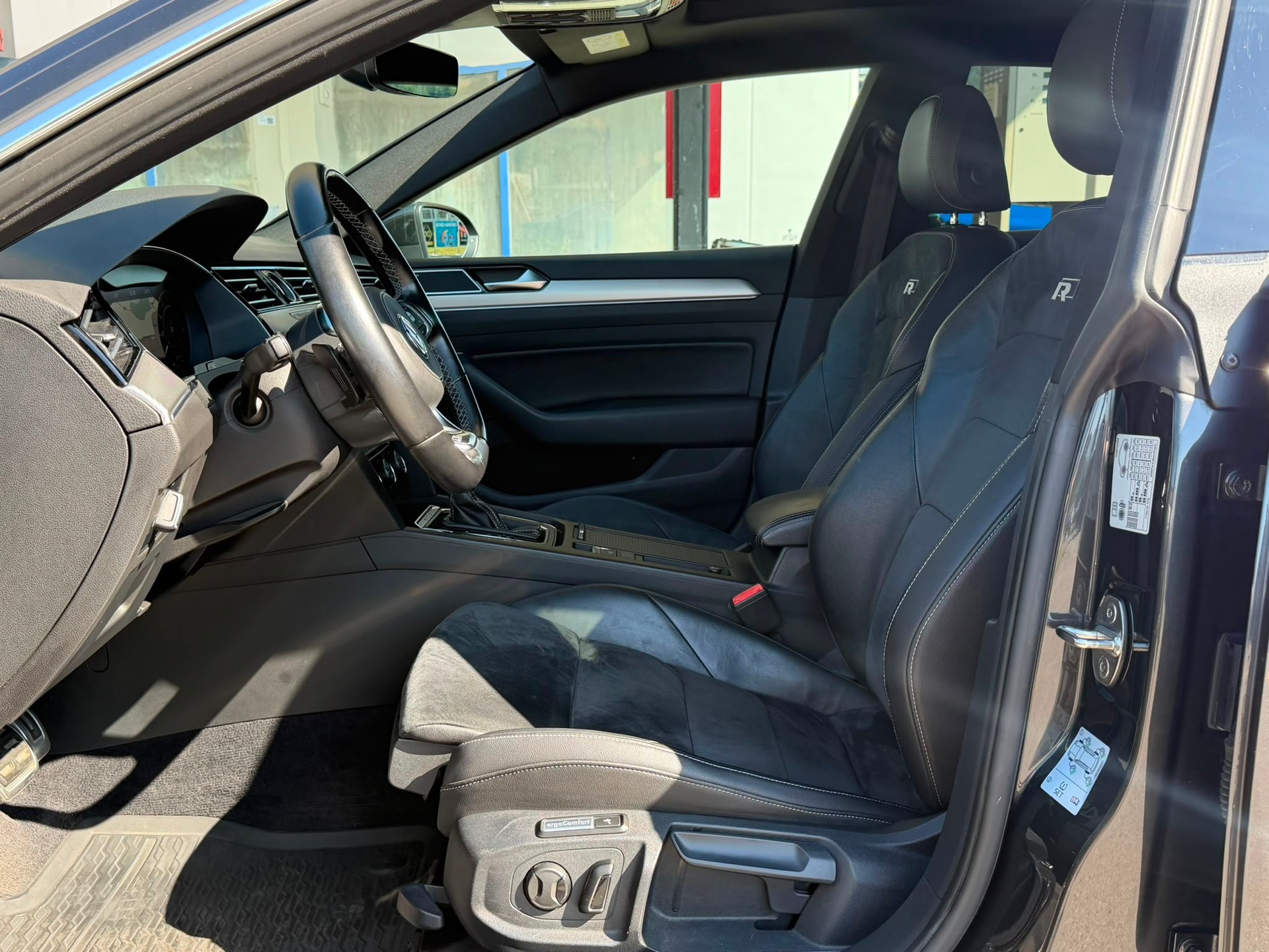 VW Arteon 2.0 TSI BMT R-Line 4Motion DSG *Standheizung**Glasschiebedach**Assistenzpaket**Surroundkamera**DynaudioSoundsystem*-image-7