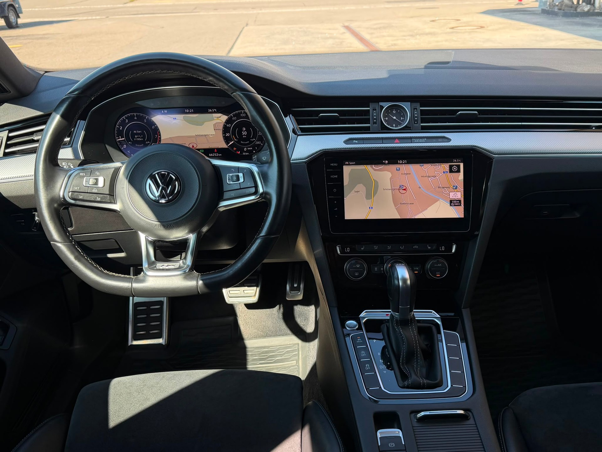 VW Arteon 2.0 TSI BMT R-Line 4Motion DSG *Standheizung**Glasschiebedach**Assistenzpaket**Surroundkamera**DynaudioSoundsystem*-image-8