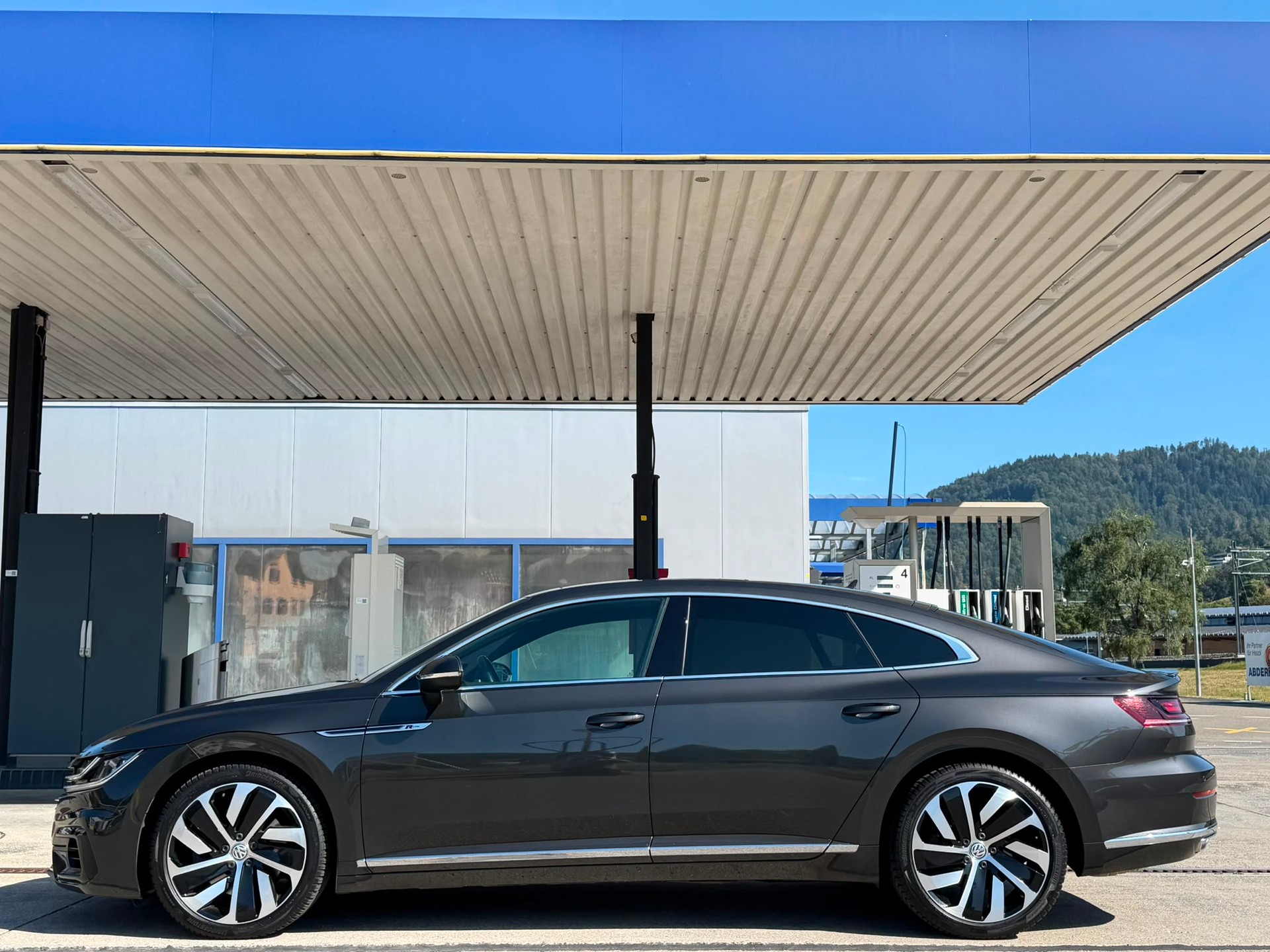 VW Arteon 2.0 TSI BMT R-Line 4Motion DSG *Standheizung**Glasschiebedach**Assistenzpaket**Surroundkamera**DynaudioSoundsystem*-image-3
