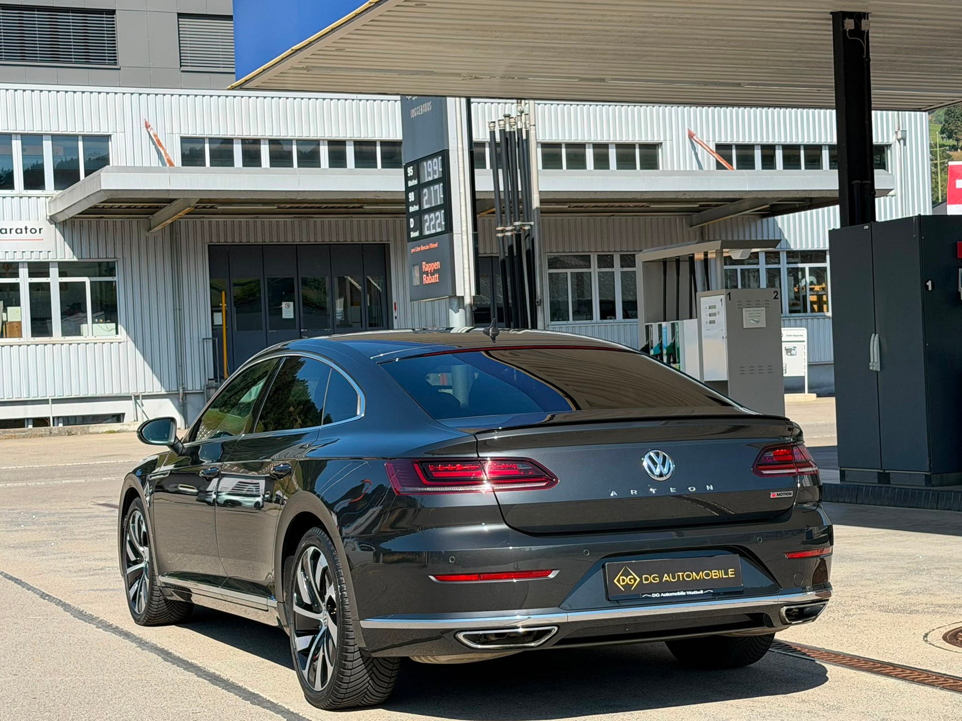 VW Arteon 2.0 TSI BMT R-Line 4Motion DSG *Standheizung**Glasschiebedach**Assistenzpaket**Surroundkamera**DynaudioSoundsystem*-image-4