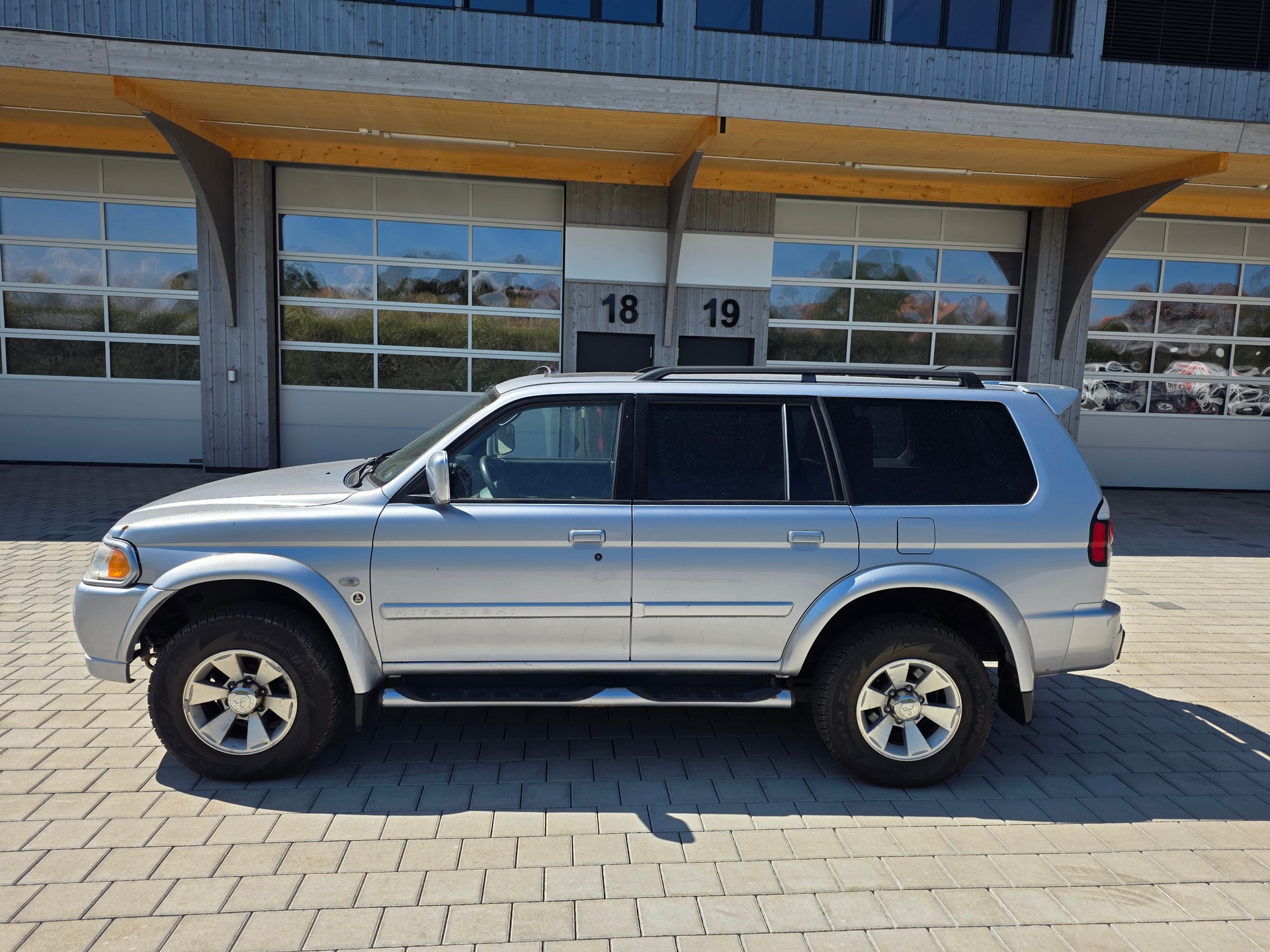 MITSUBISHI Pajero Sport 3.0 V6 Dakar-image-4