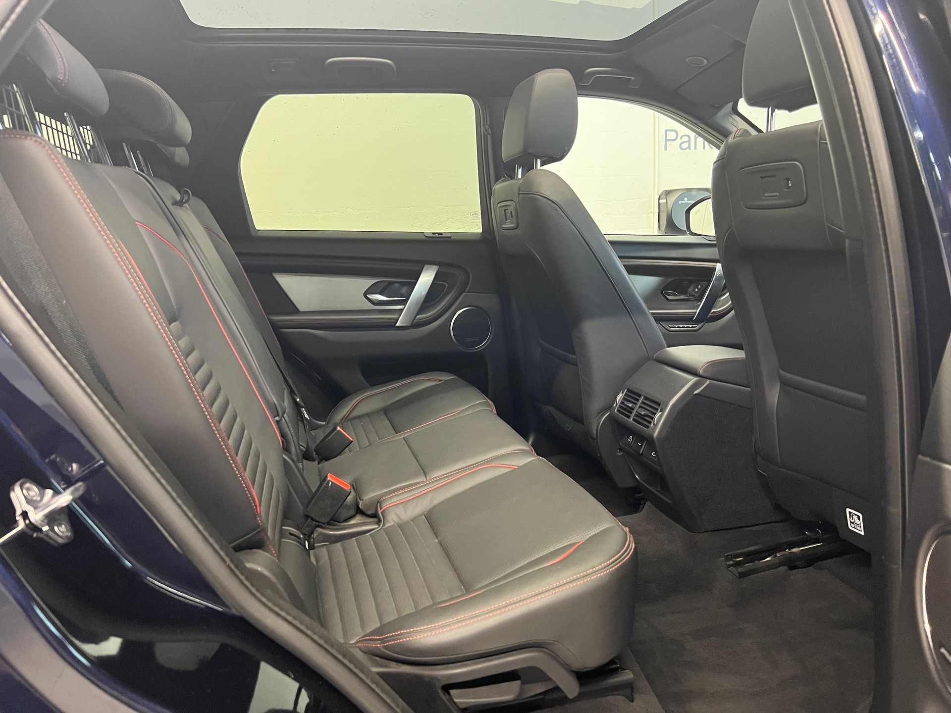 LAND ROVER Discovery Sport 1.5 T 300e R-Dynamic HSE-image-6