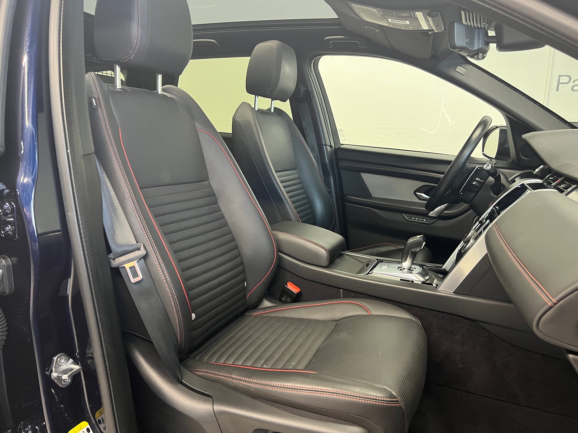 LAND ROVER Discovery Sport 1.5 T 300e R-Dynamic HSE-image-5
