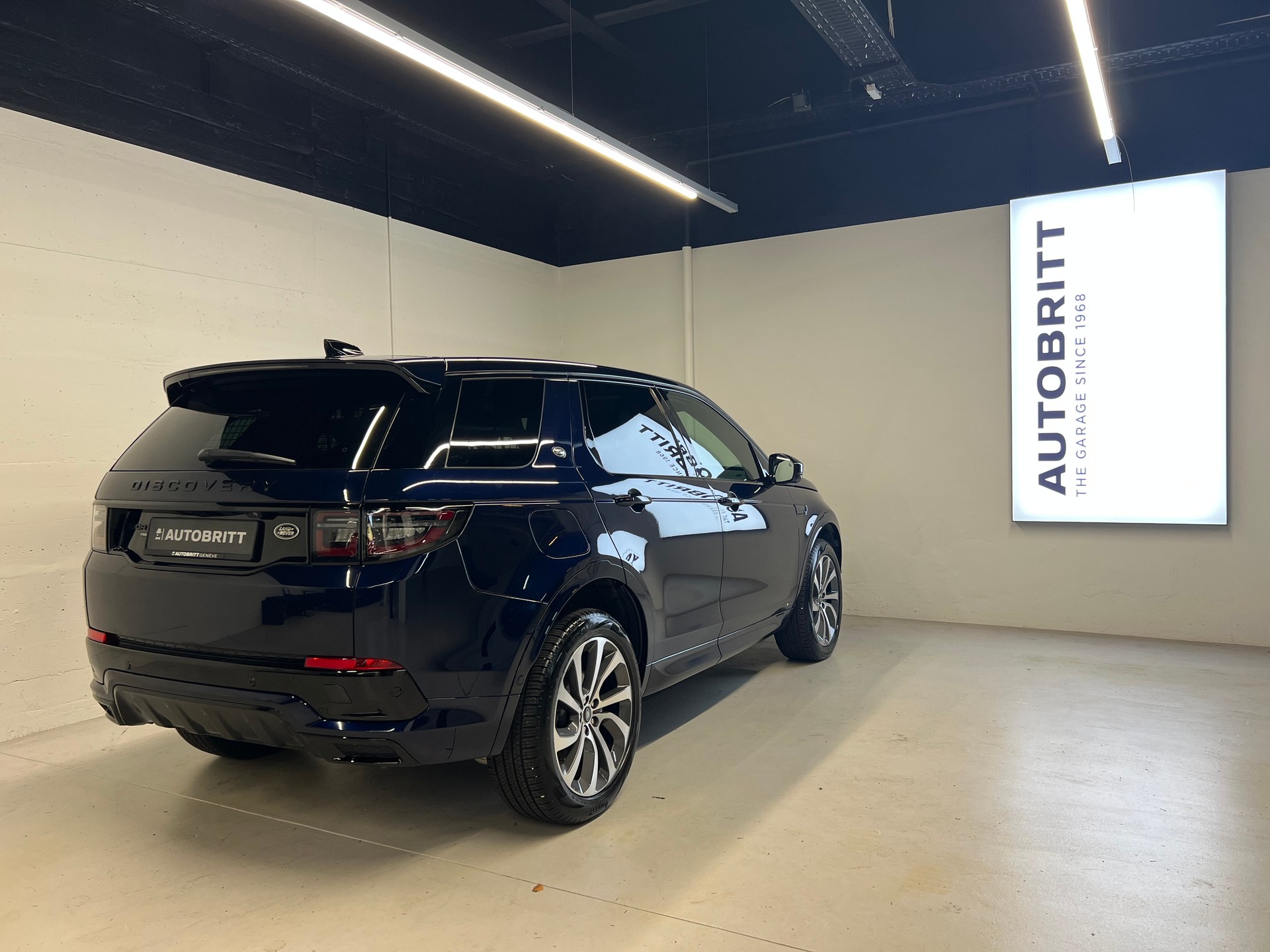 LAND ROVER Discovery Sport 1.5 T 300e R-Dynamic HSE-showroom-element-1