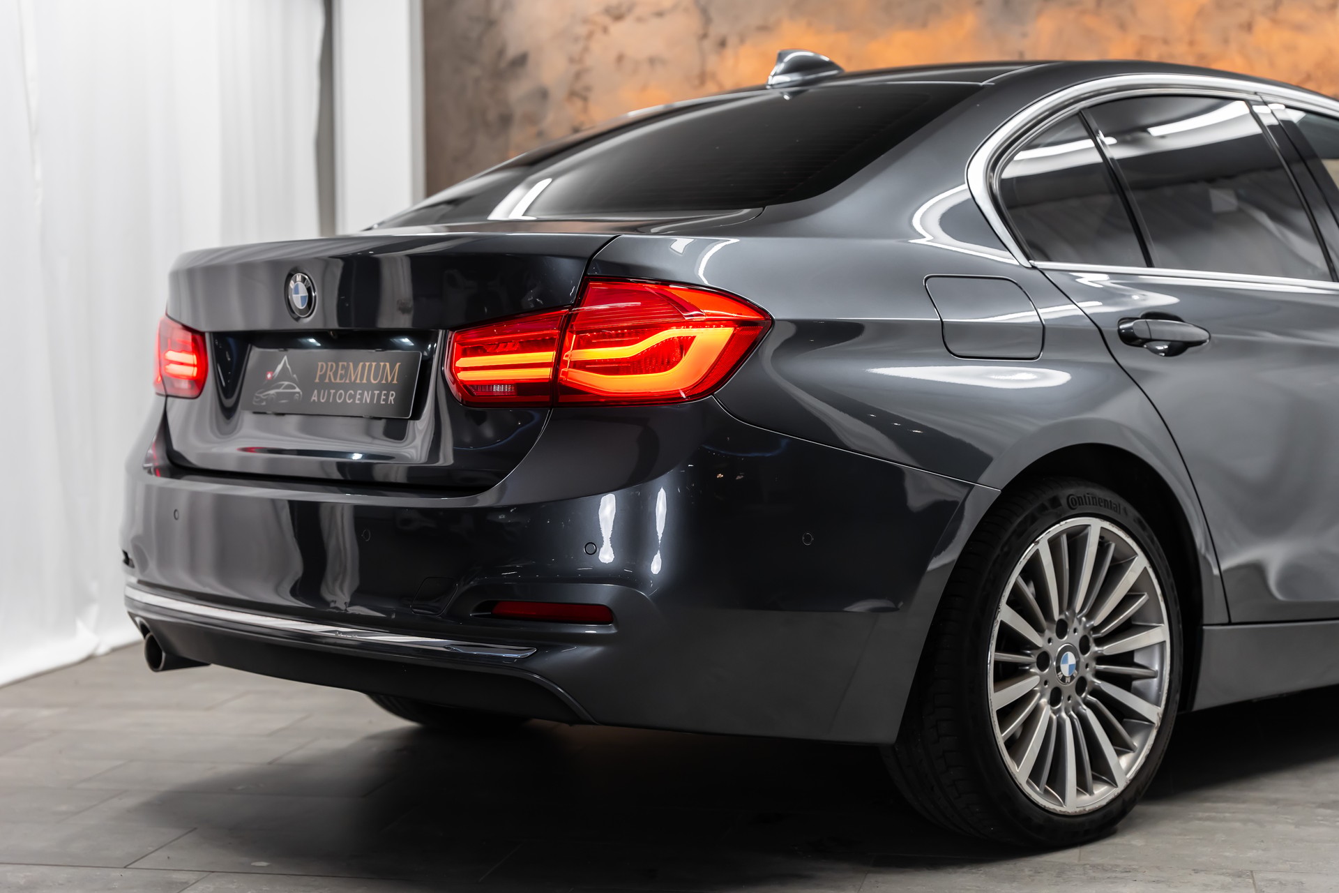 BMW 318d Edition Luxury Line Steptronic *Facelift*Head-Up* 360°*Leder*-image-8