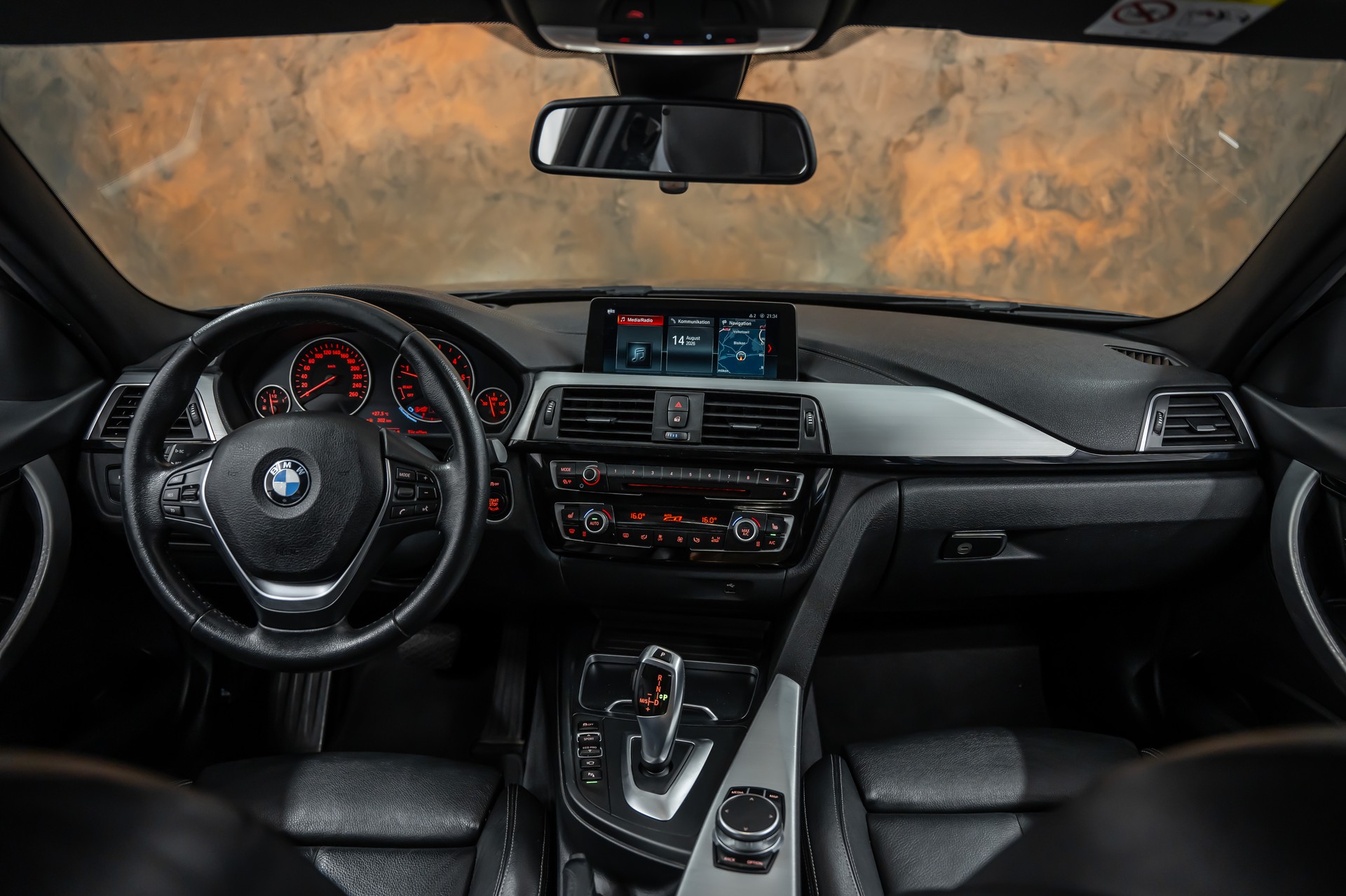 BMW 318d Edition Luxury Line Steptronic *Facelift*Head-Up* 360°*Leder*-image-16