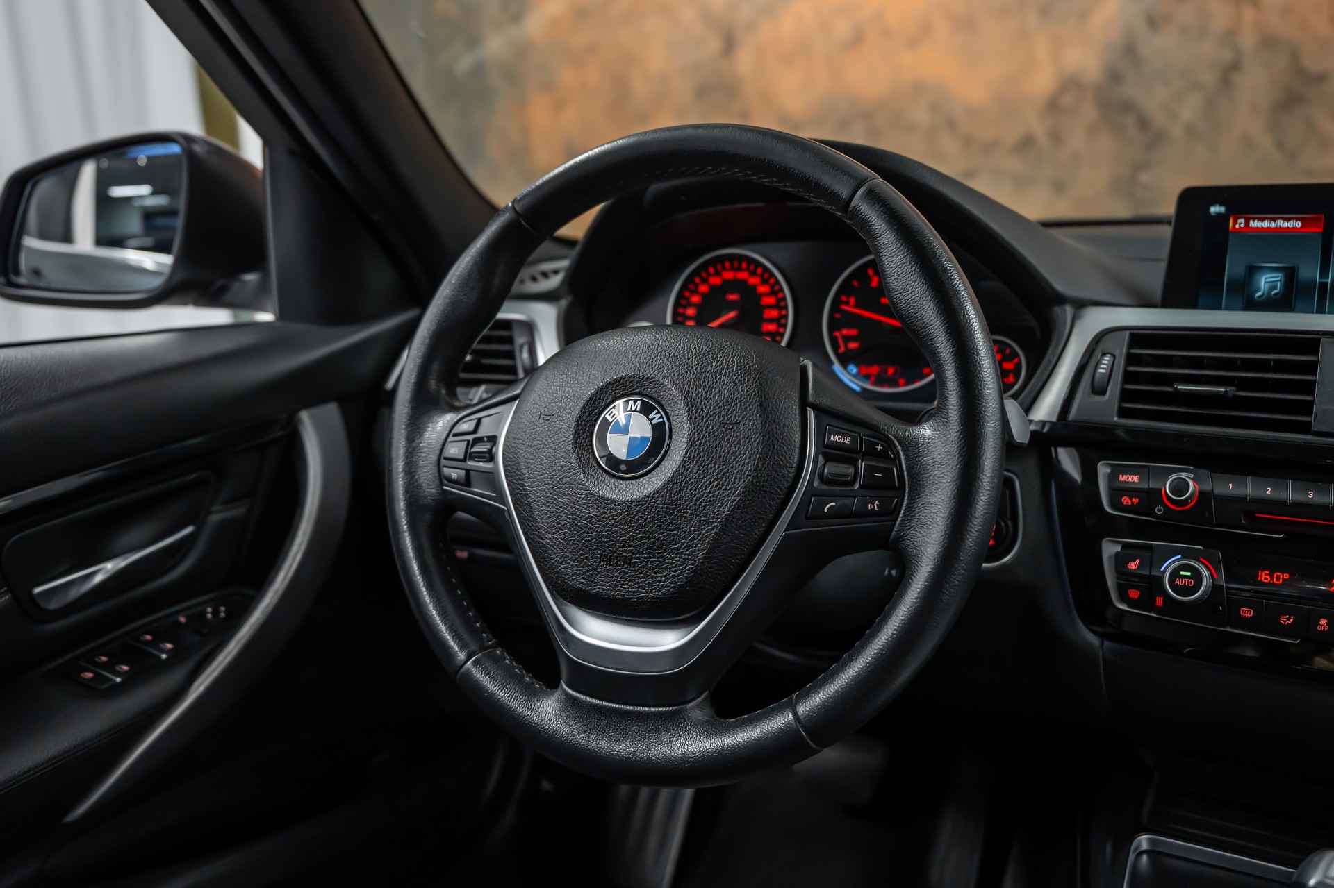 BMW 318d Edition Luxury Line Steptronic *Facelift*Head-Up* 360°*Leder*-image-17