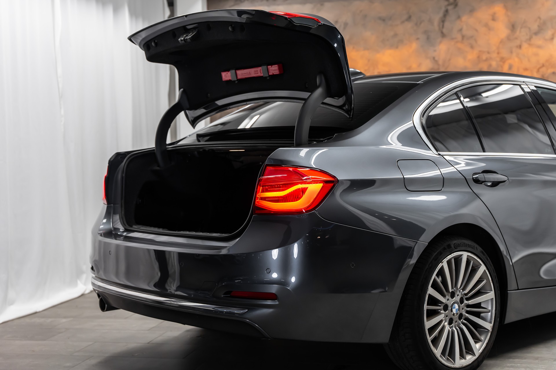 BMW 318d Edition Luxury Line Steptronic *Facelift*Head-Up* 360°*Leder*-image-10