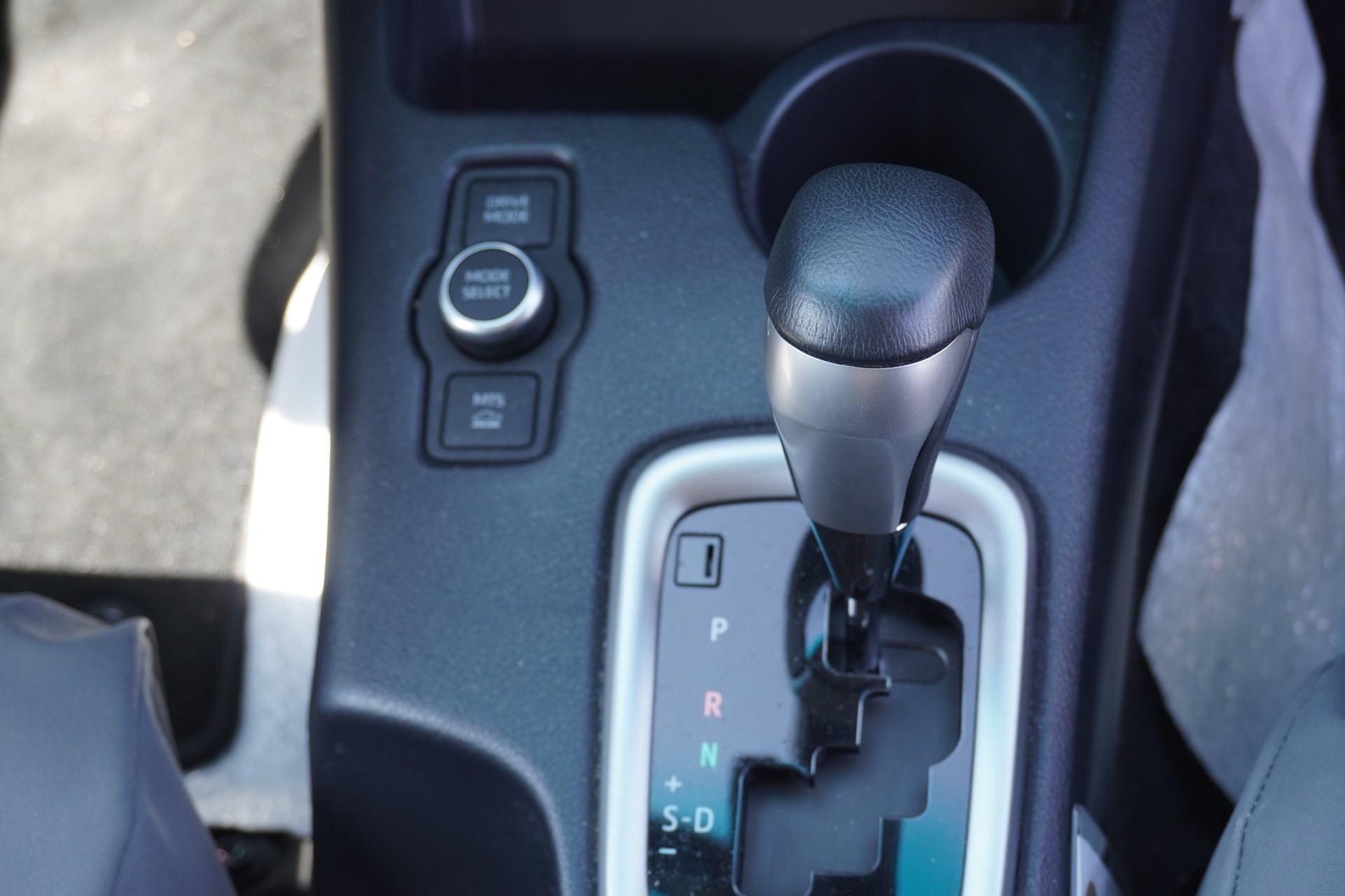 TOYOTA Hilux 2.8d MHEV Style Double Cab 4x4-image-17