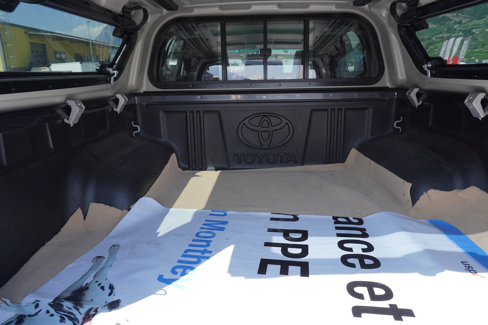 TOYOTA Hilux 2.8d MHEV Style Double Cab 4x4-image-5