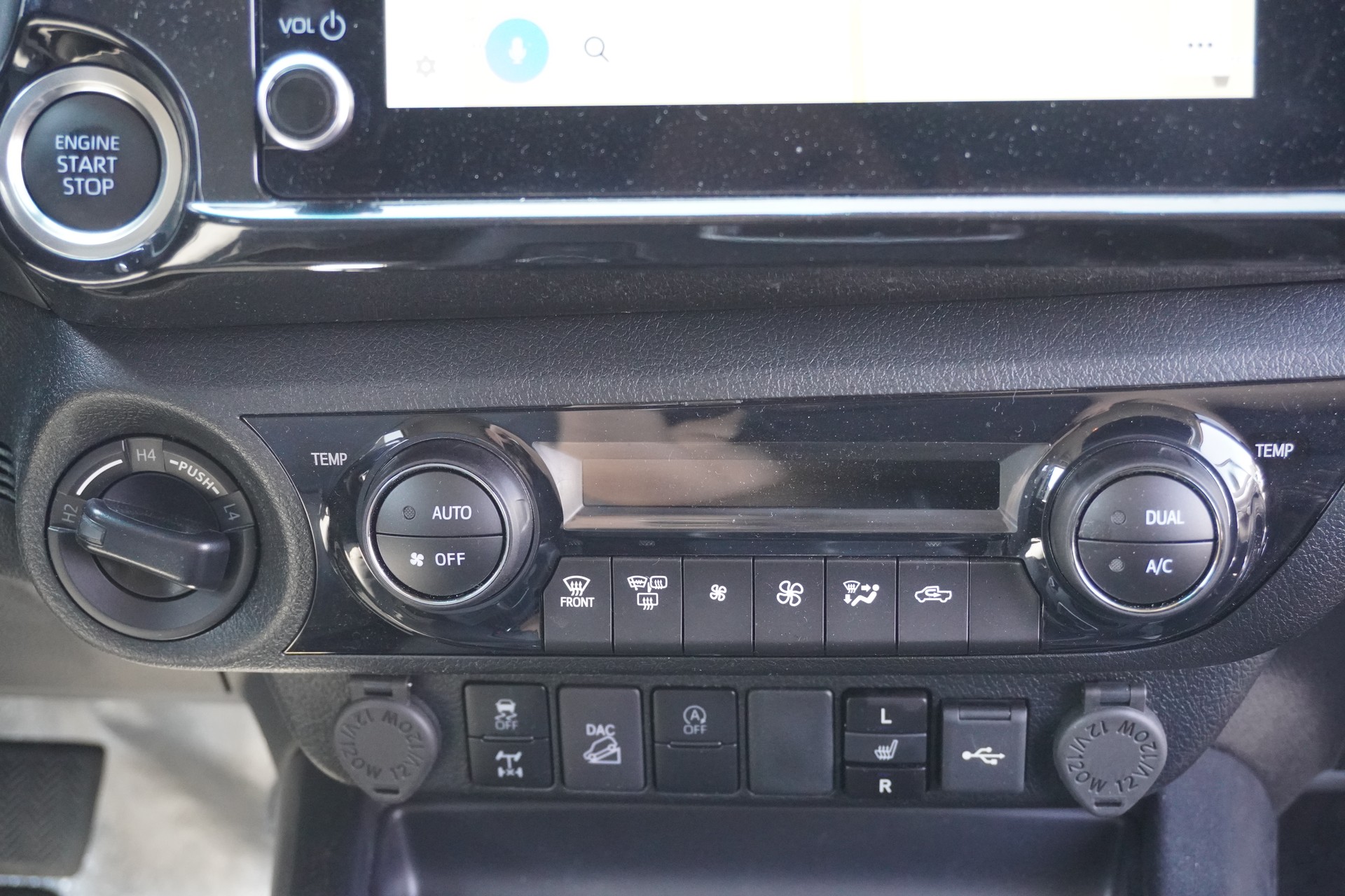 TOYOTA Hilux 2.8d MHEV Style Double Cab 4x4-image-18