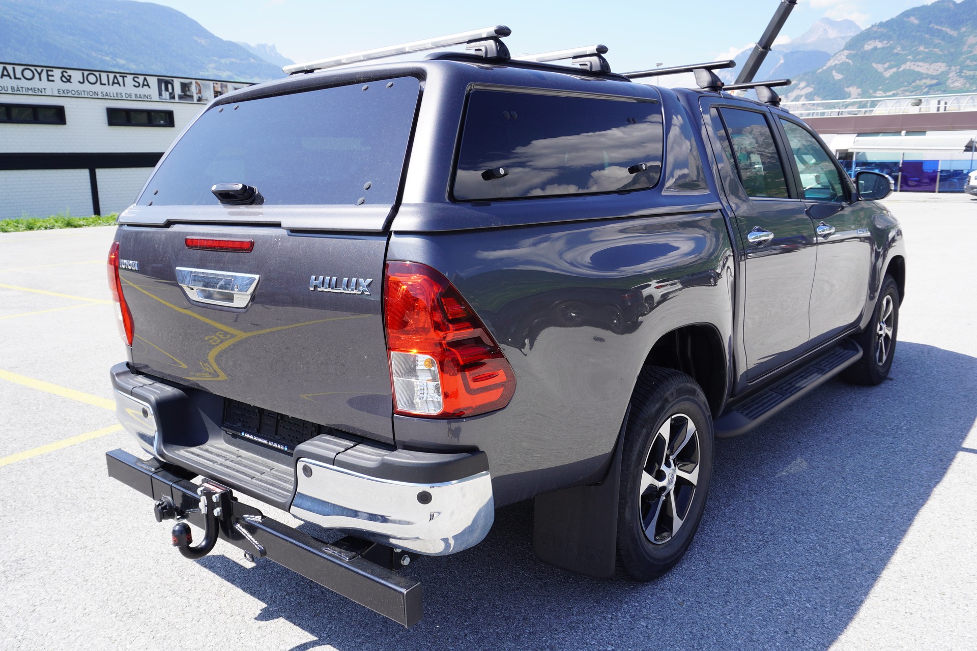 TOYOTA Hilux 2.8d MHEV Style Double Cab 4x4-image-2