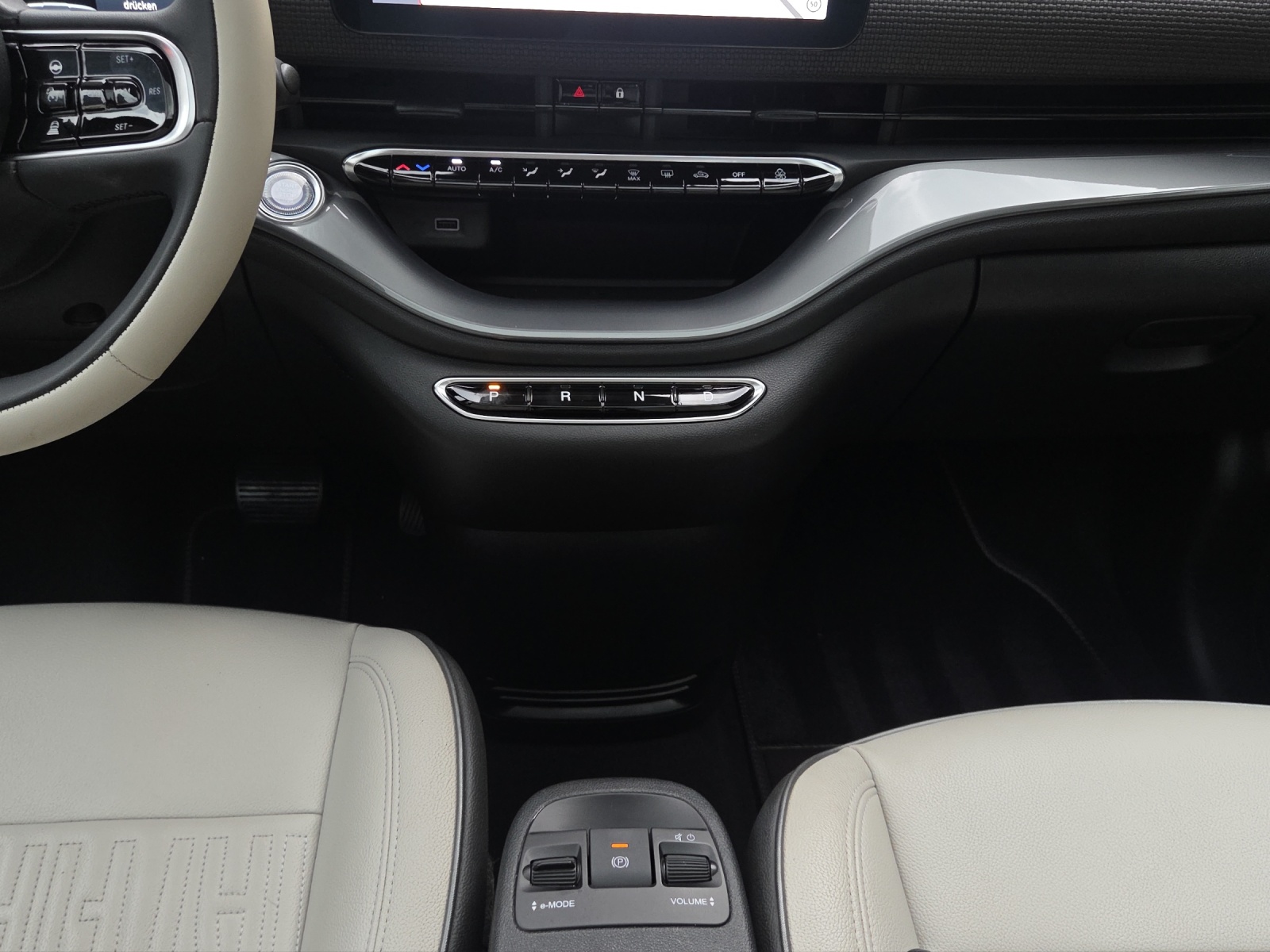 FIAT 500 electric 87 kW La Prima-image-12