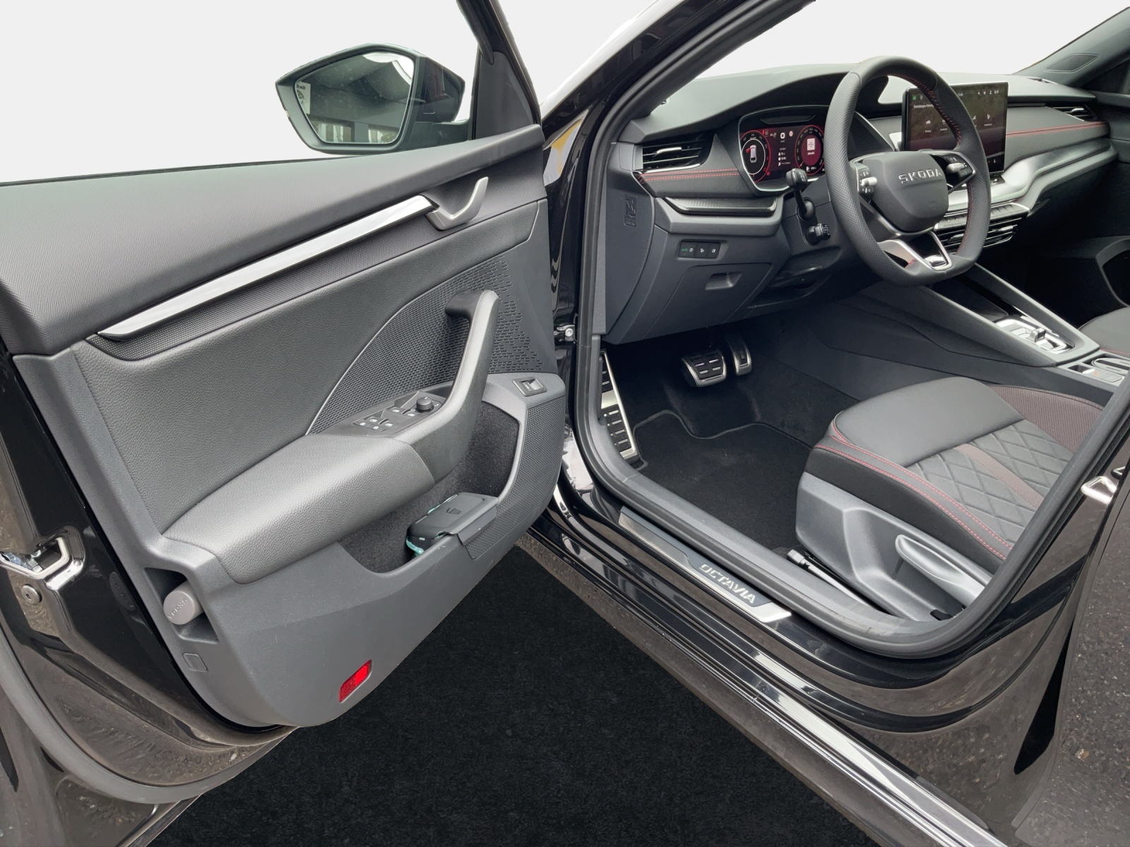 SKODA Octavia Combi 2.0 TSI DSG RS-image-14