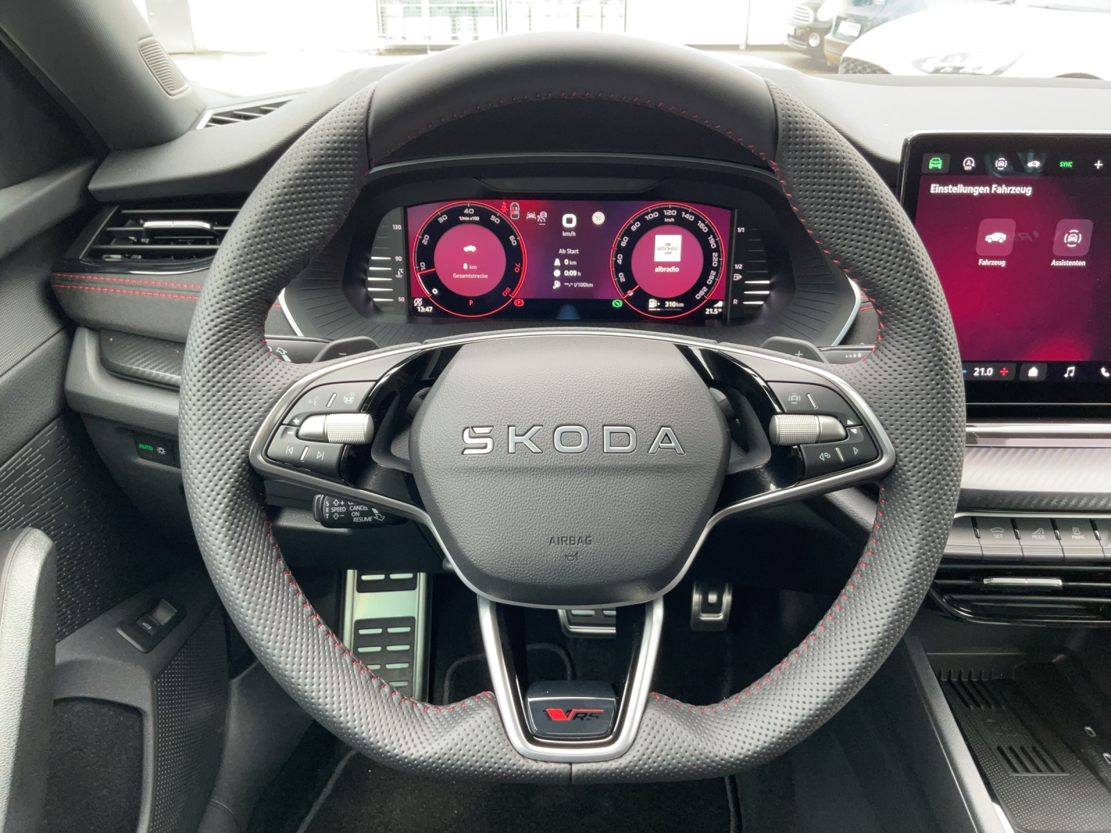 SKODA Octavia Combi 2.0 TSI DSG RS-image-7