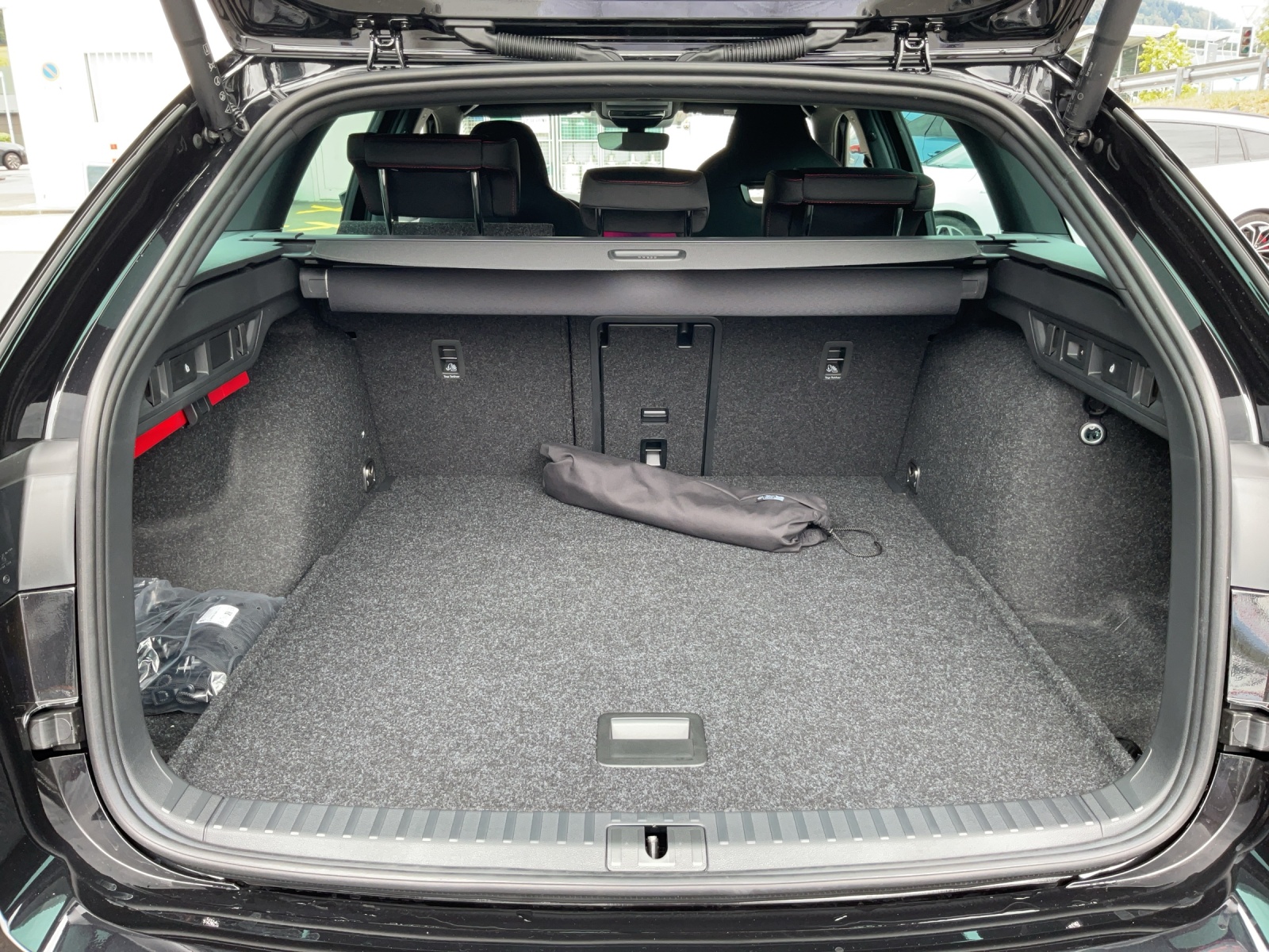SKODA Octavia Combi 2.0 TSI DSG RS-image-15