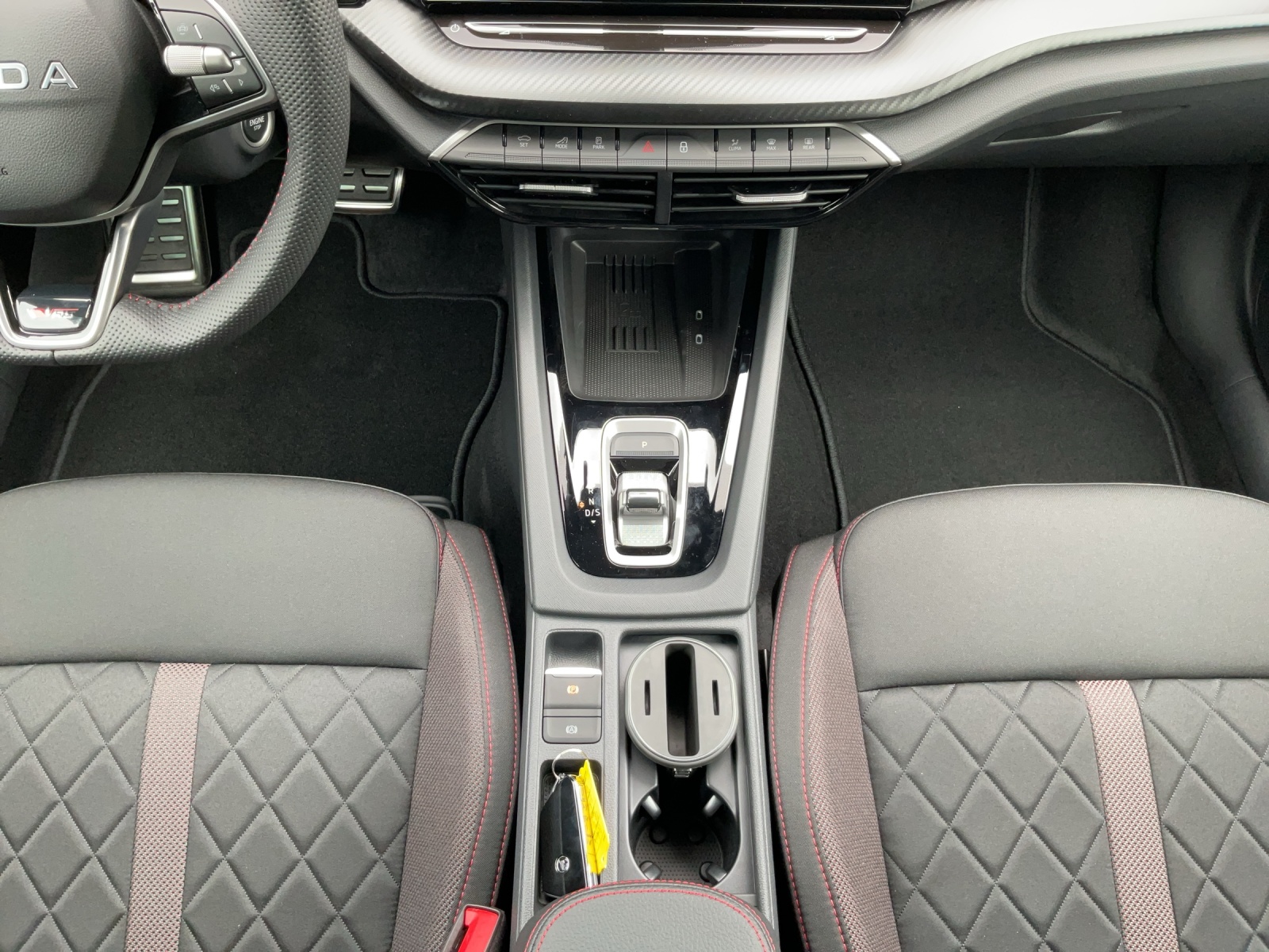 SKODA Octavia Combi 2.0 TSI DSG RS-image-10