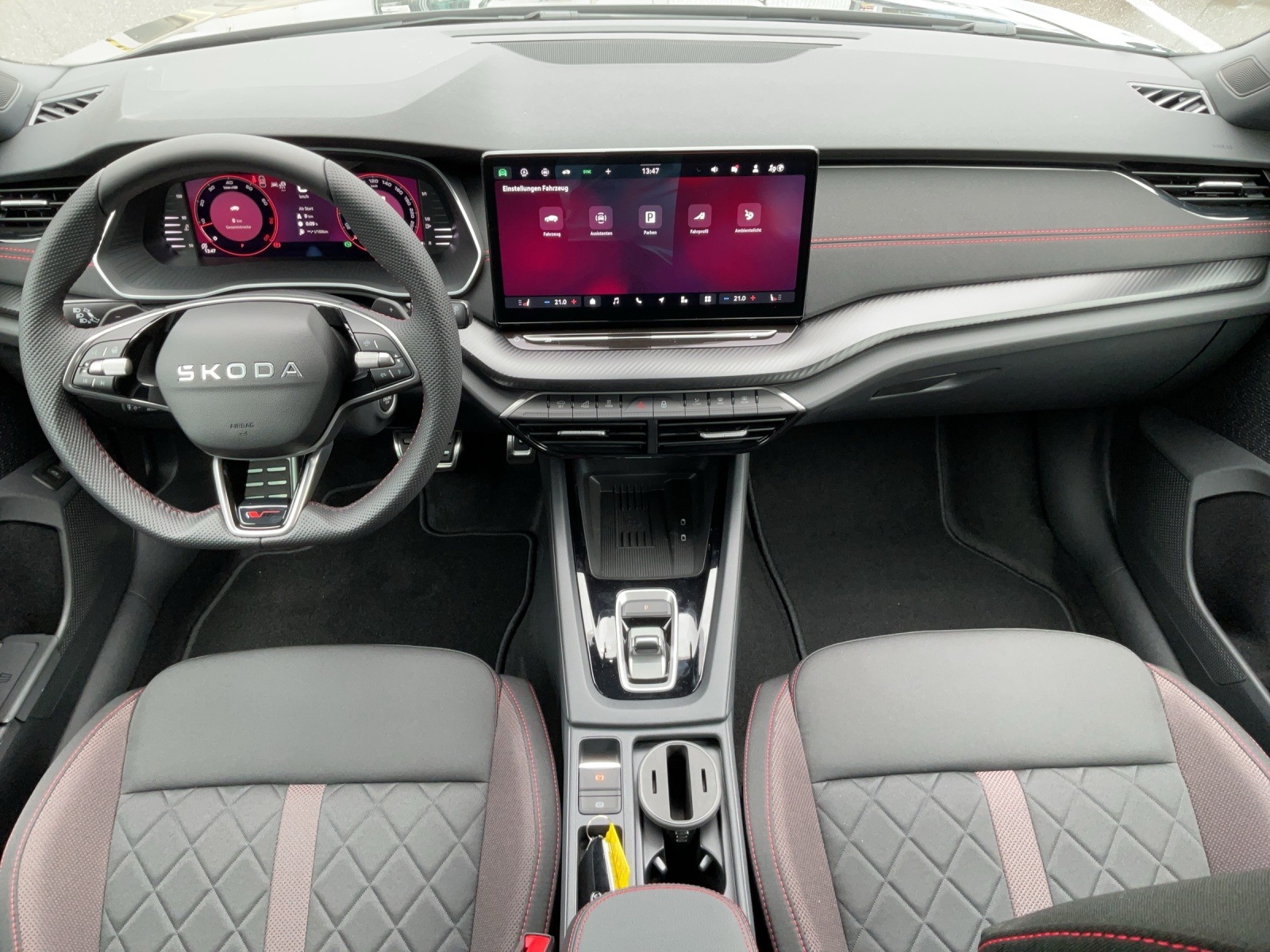 SKODA Octavia Combi 2.0 TSI DSG RS-image-9