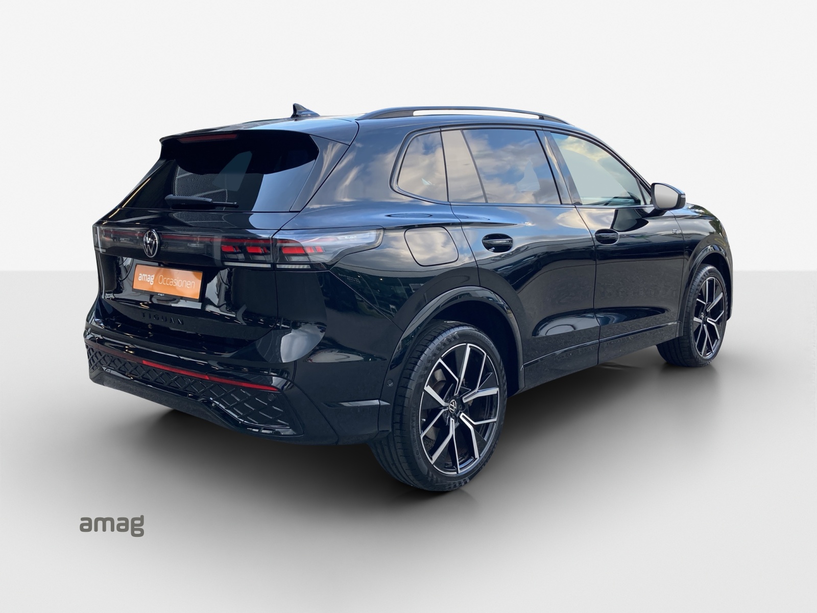 VW Tiguan 2.0 TSI DSG R-Line 4Motion-image-4