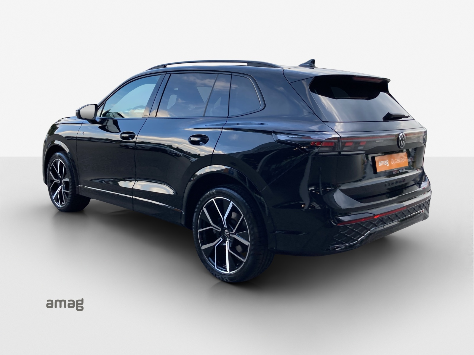 VW Tiguan 2.0 TSI DSG R-Line 4Motion-image-2