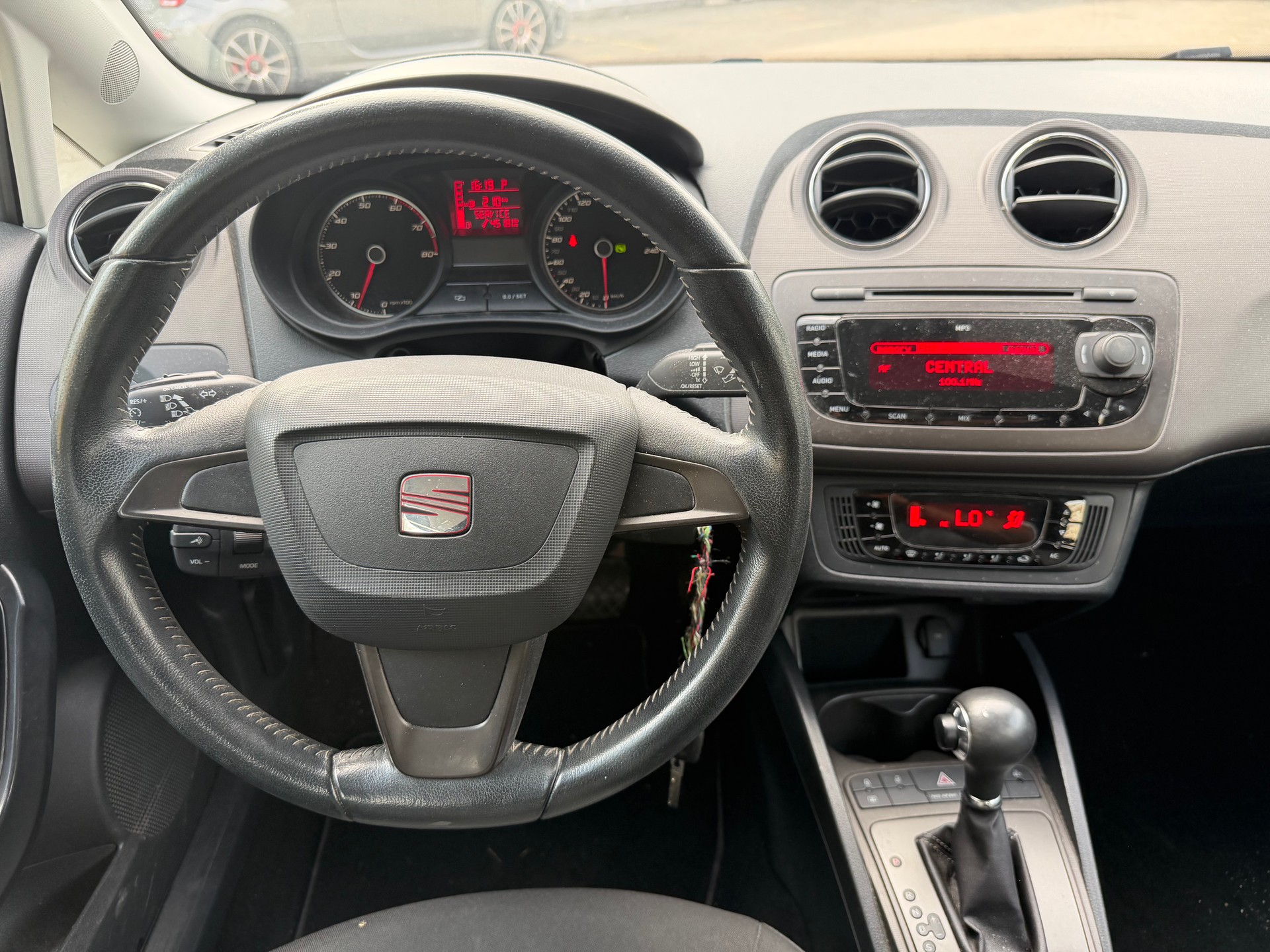 SEAT Ibiza 1.2 TSI Style DSG-image-9