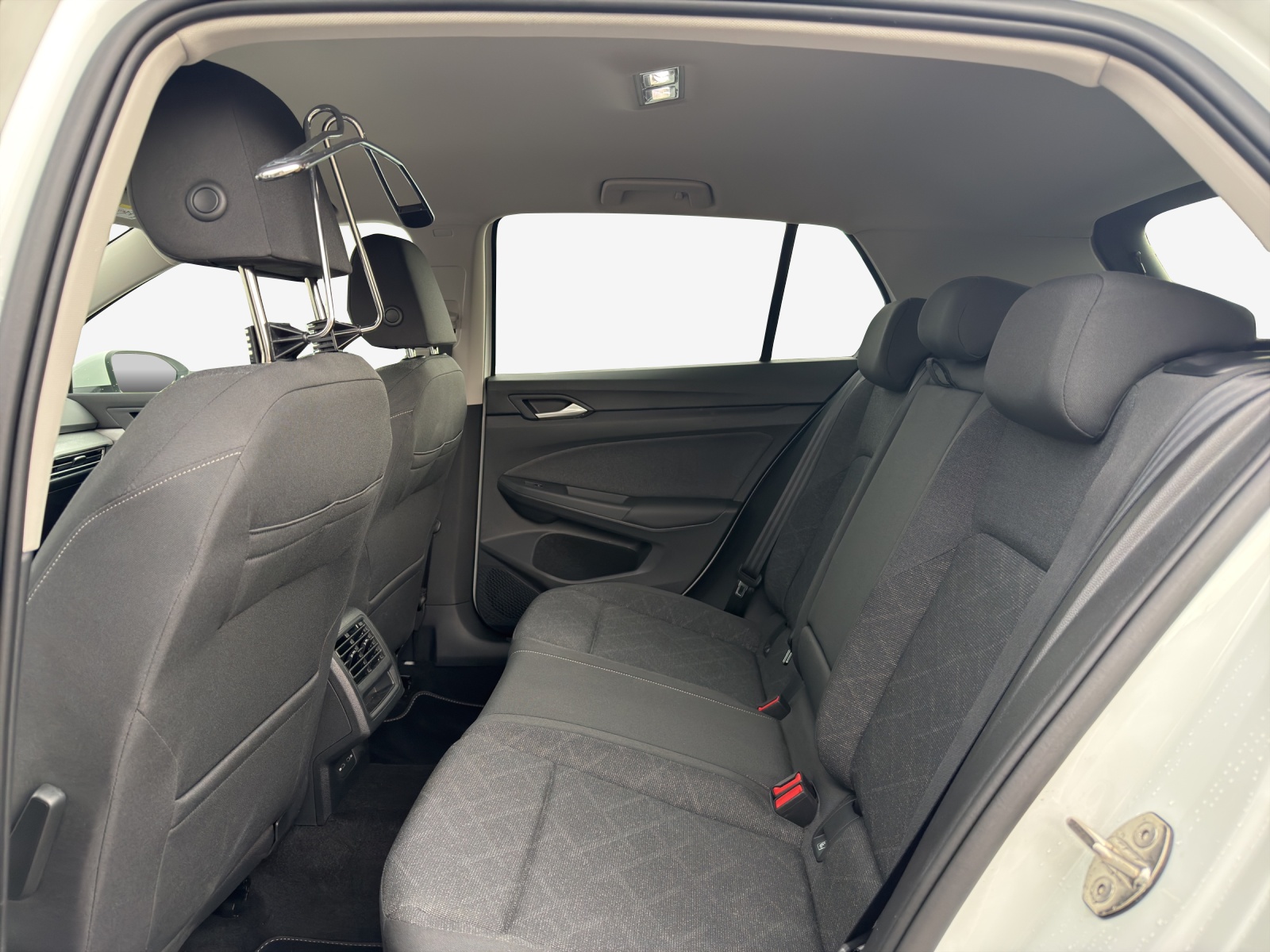 VW Golf 1.5 e TSI ACT 75 Edition DSG-image-11