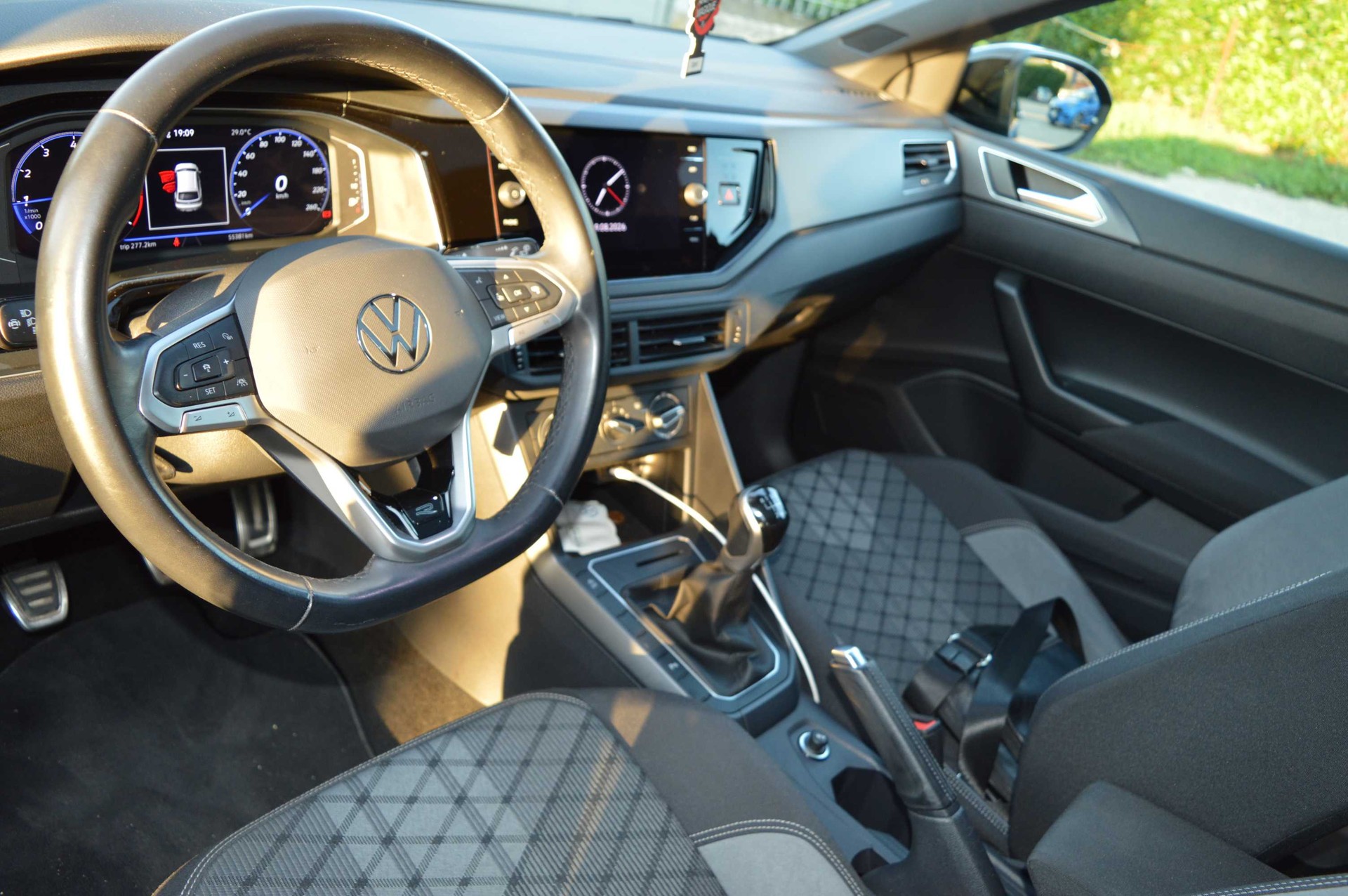VW 1.0 TSI R-Line-image-10