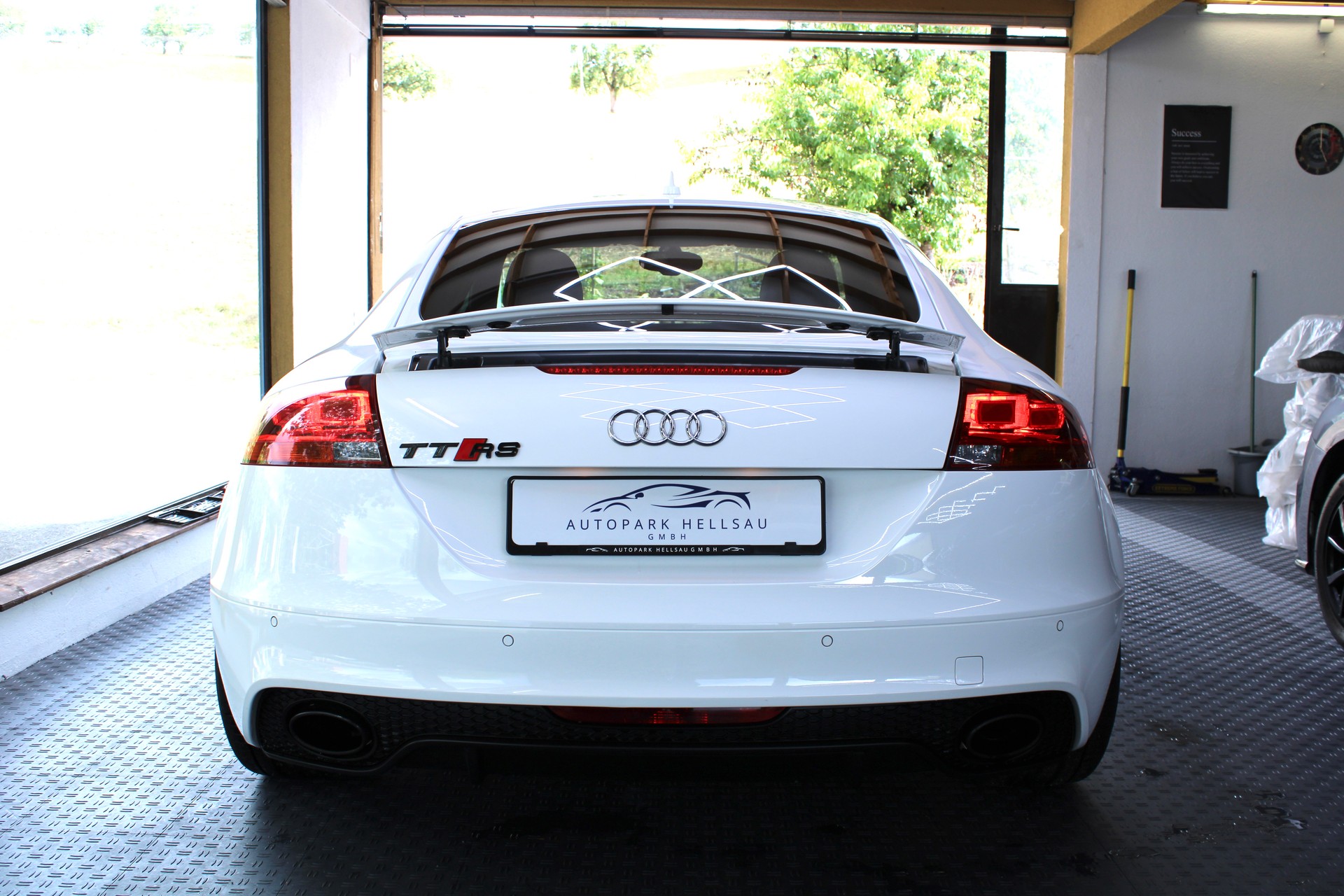 AUDI TT RS Coupé 2.5 TFSI quattro-image-4