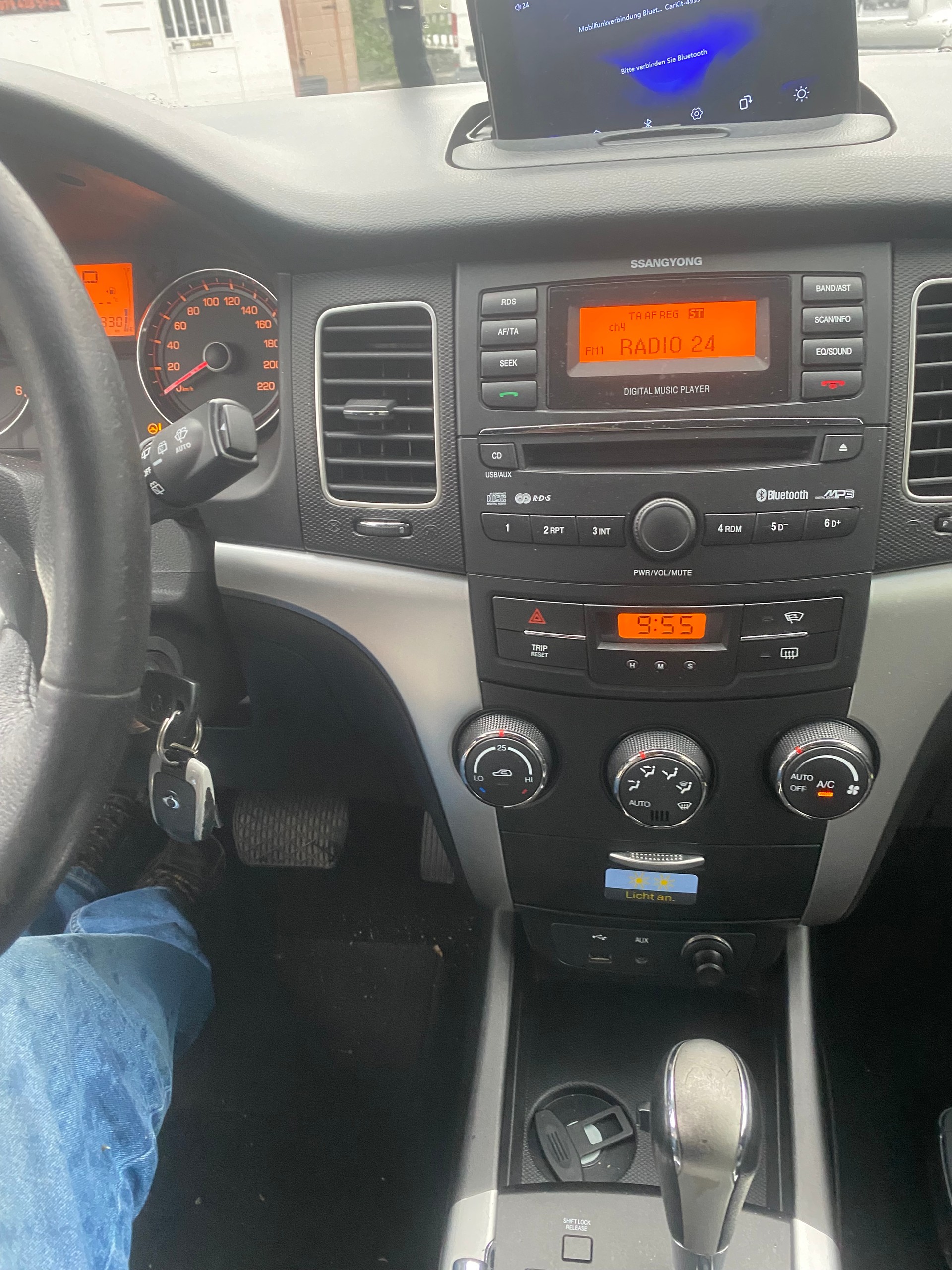 KGM-SsangYong Korando 2.0 e-XDI White Edition 4WD Automatic-image-5
