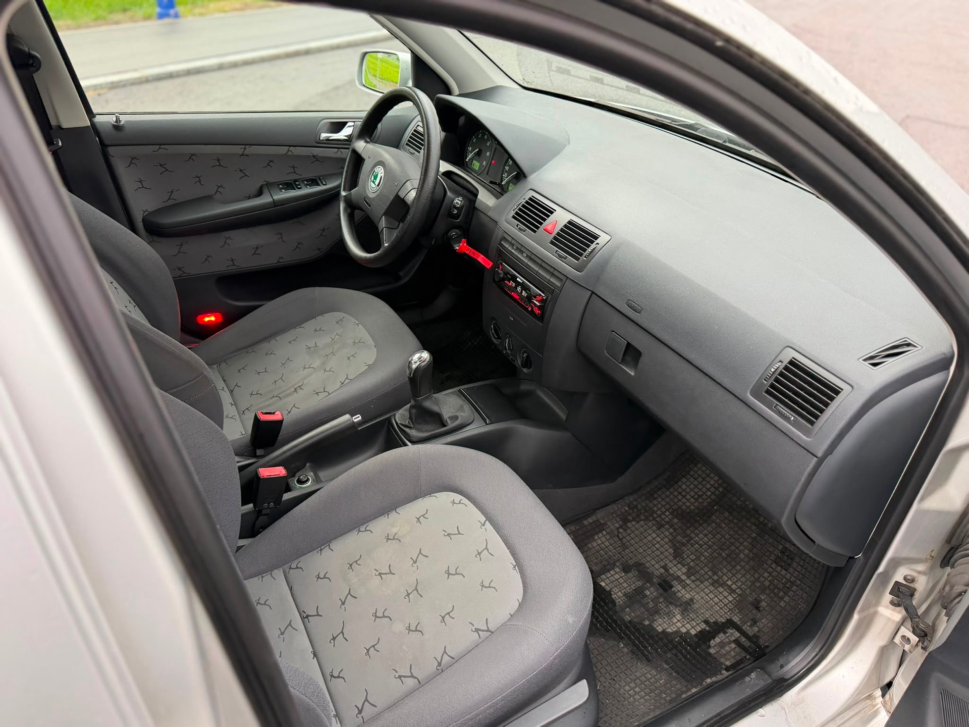 SKODA Fabia 1.4 16V Elegance-image-5