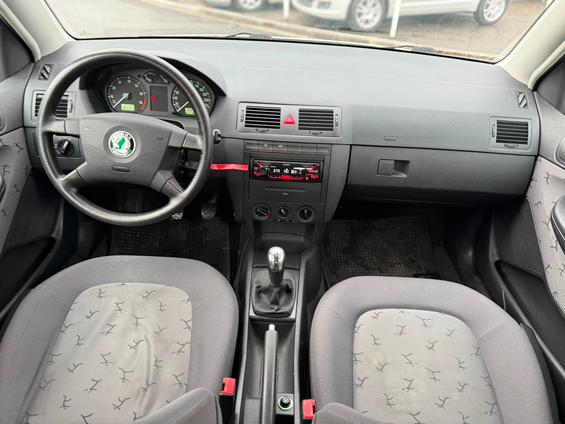 SKODA Fabia 1.4 16V Elegance-image-4