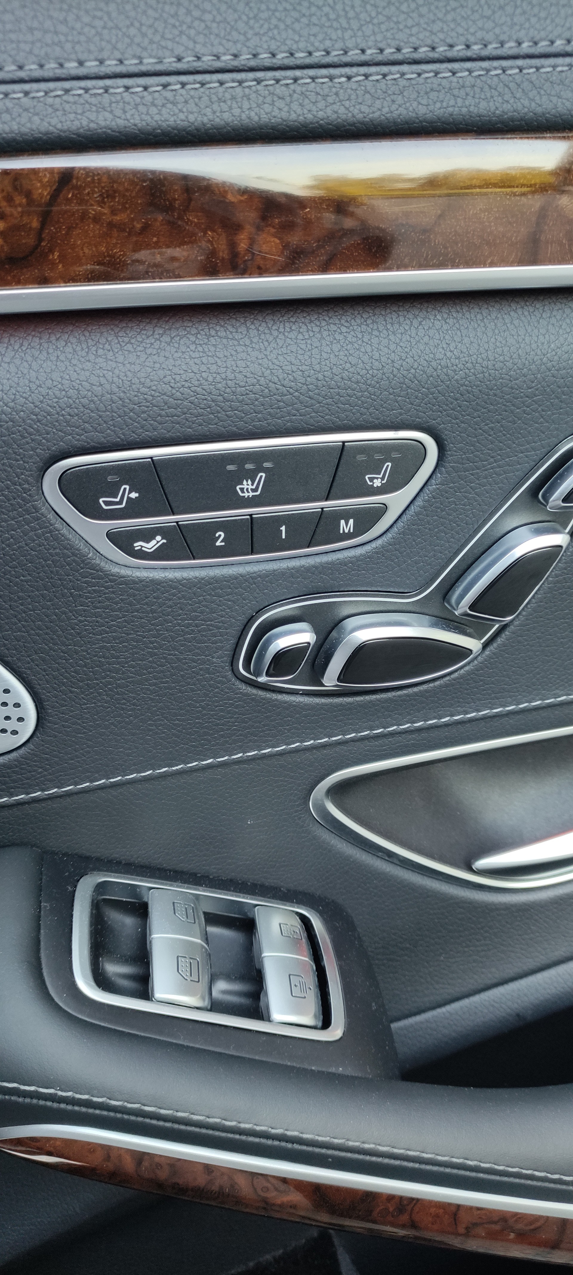MERCEDES-BENZ S 500 V8 4matic lang-image-4