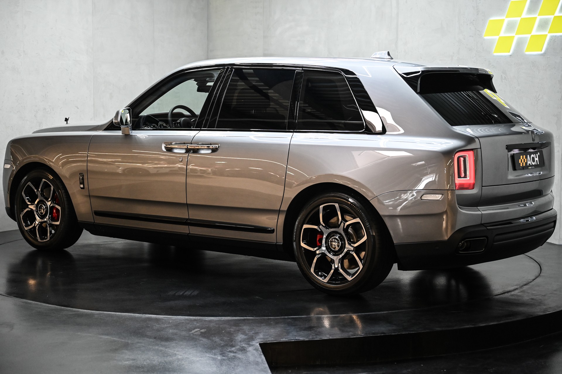 ROLLS-ROYCE Cullinan 6.7 V12 Black Badge-image-6