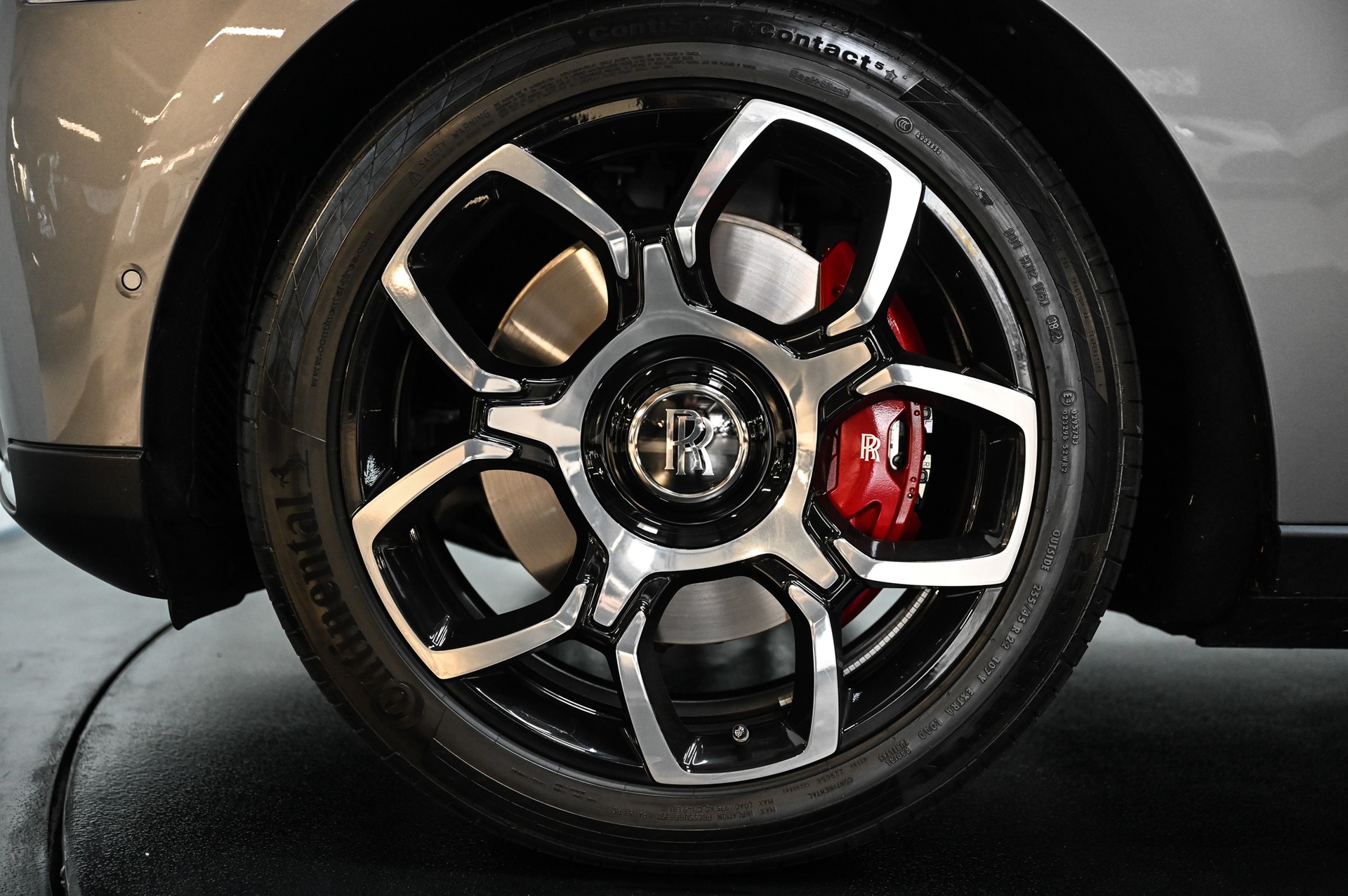 ROLLS-ROYCE Cullinan 6.7 V12 Black Badge-image-16