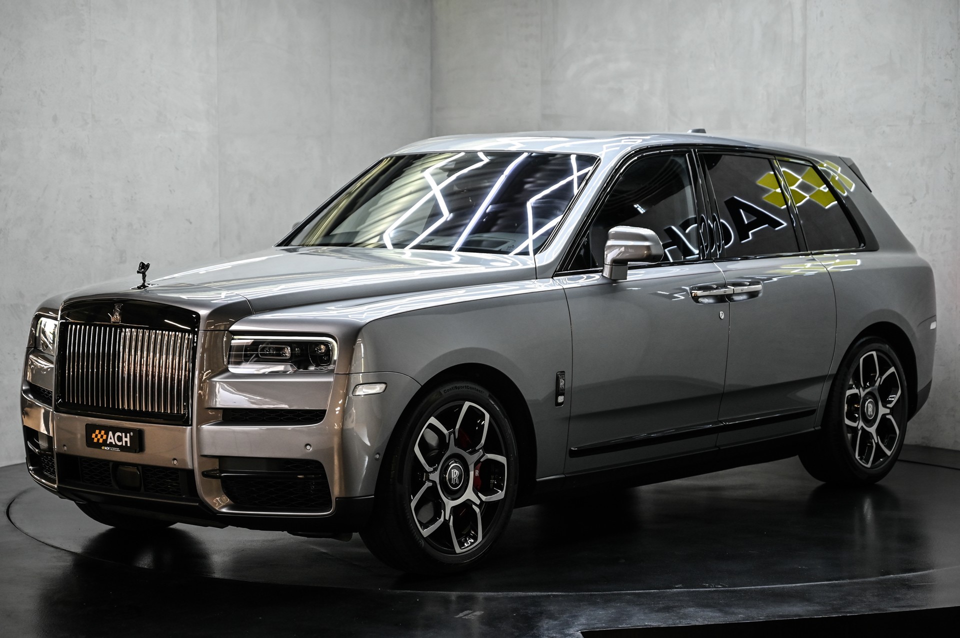 ROLLS-ROYCE Cullinan 6.7 V12 Black Badge-showroom-element-2