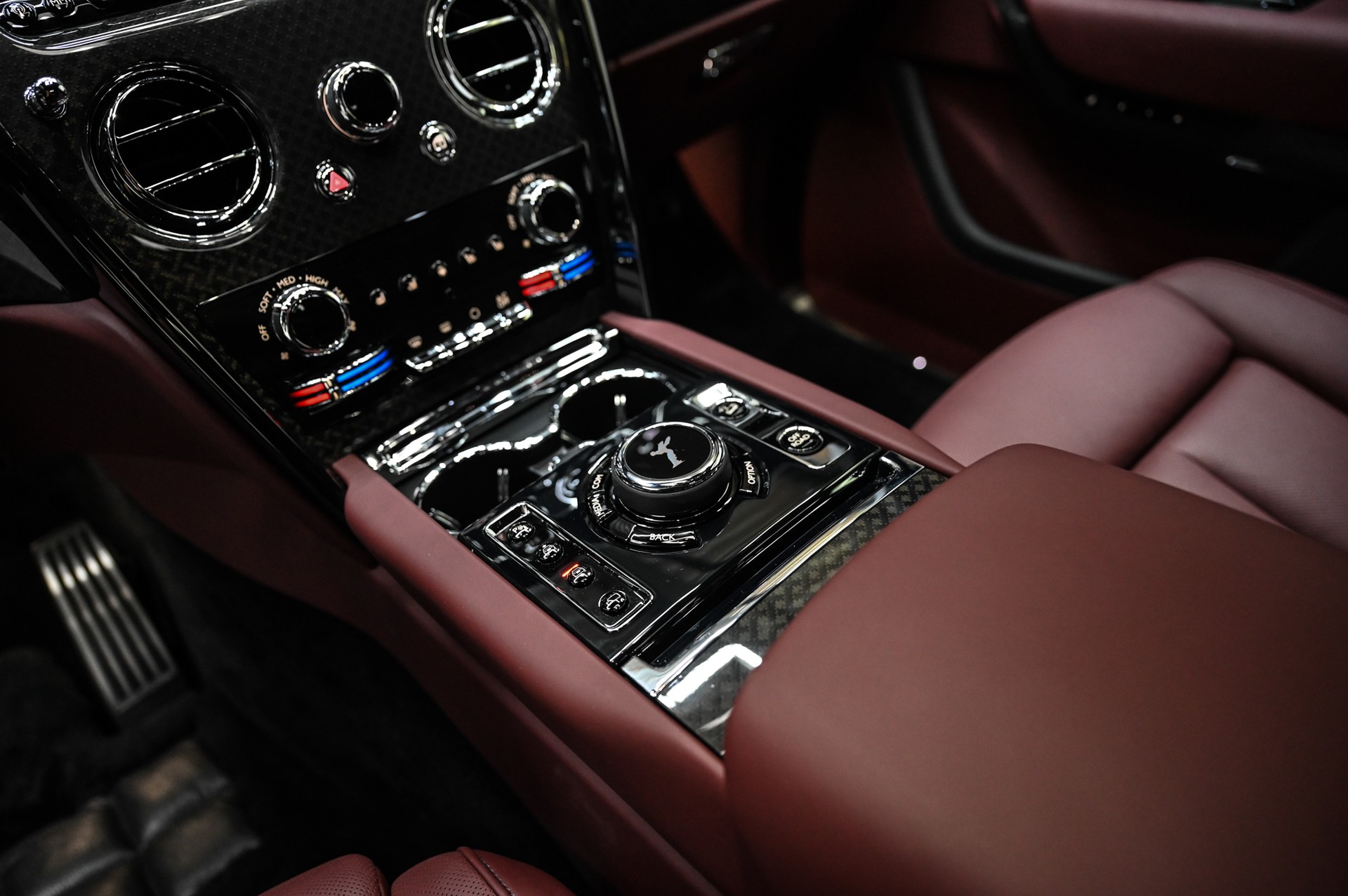 ROLLS-ROYCE Cullinan 6.7 V12 Black Badge-image-23
