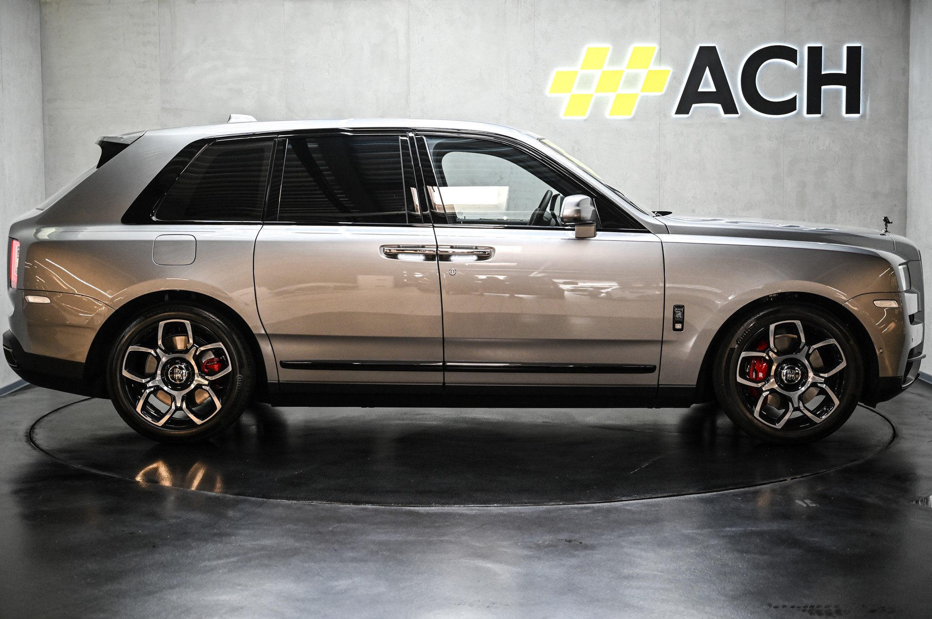 ROLLS-ROYCE Cullinan 6.7 V12 Black Badge-image-10