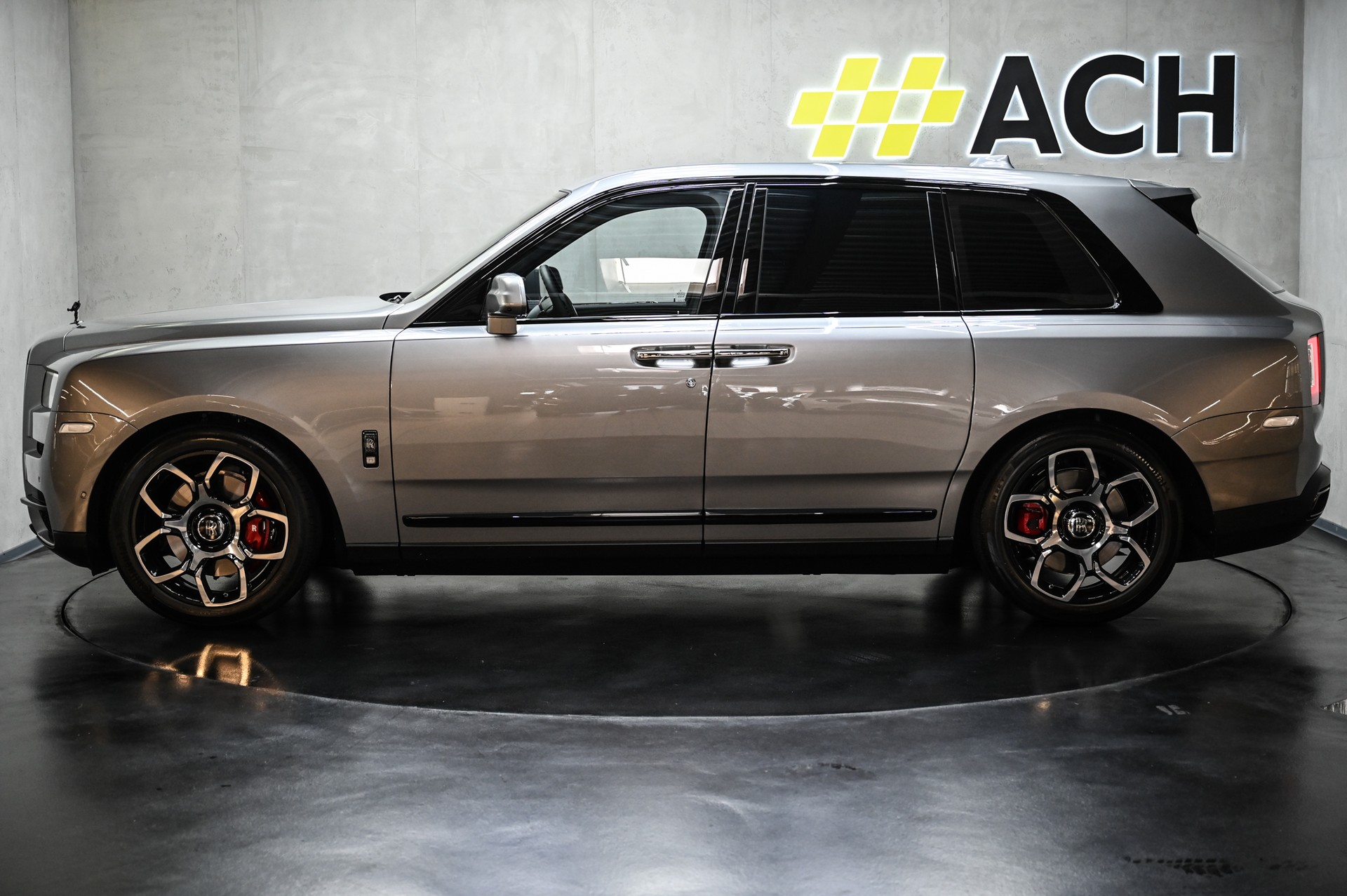 ROLLS-ROYCE Cullinan 6.7 V12 Black Badge-image-7