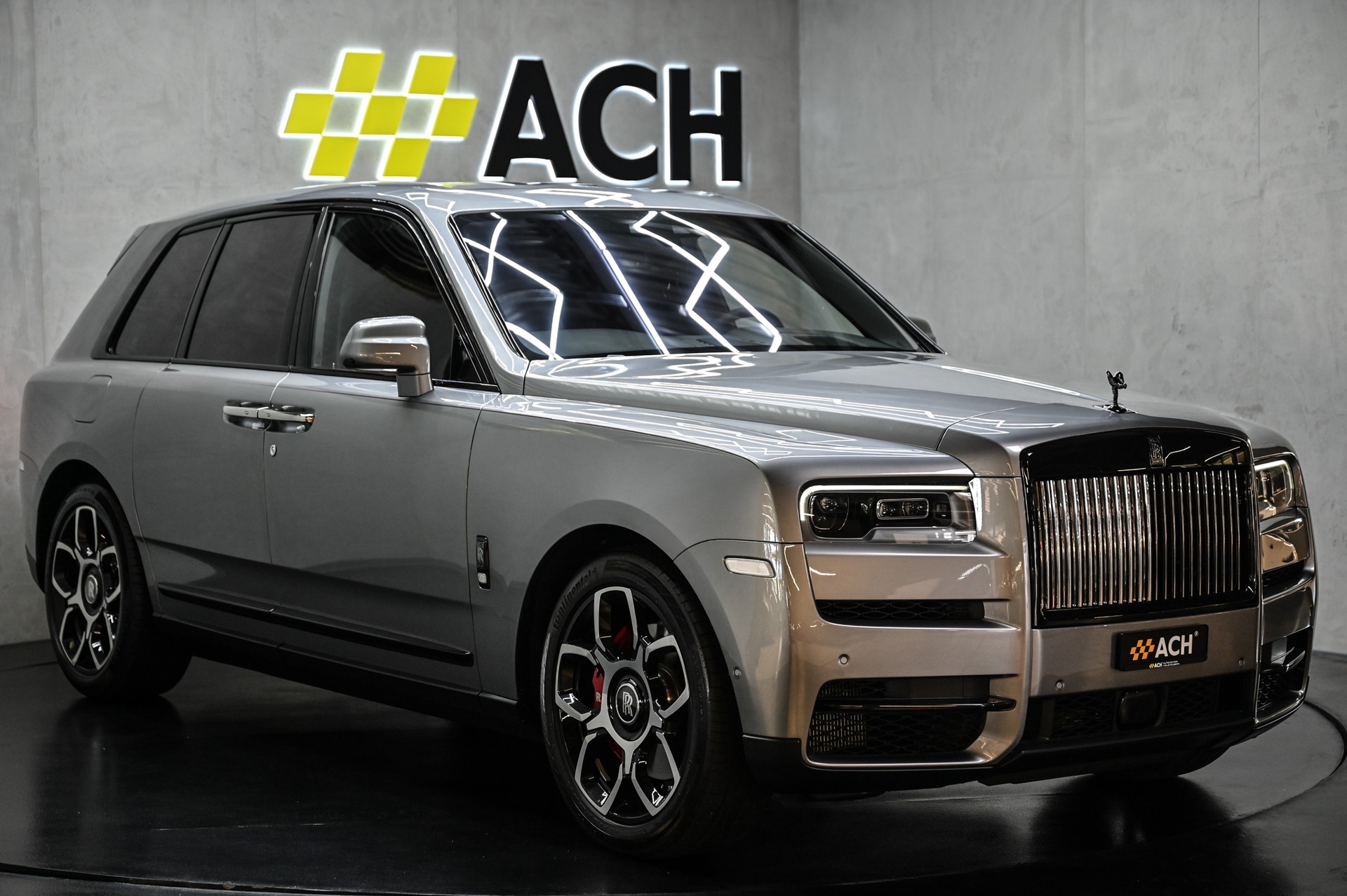 ROLLS-ROYCE Cullinan 6.7 V12 Black Badge