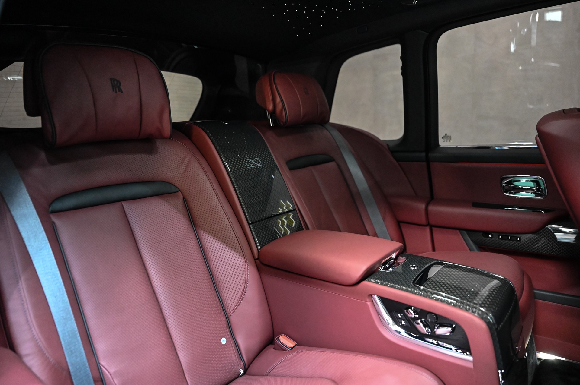 ROLLS-ROYCE Cullinan 6.7 V12 Black Badge-image-32