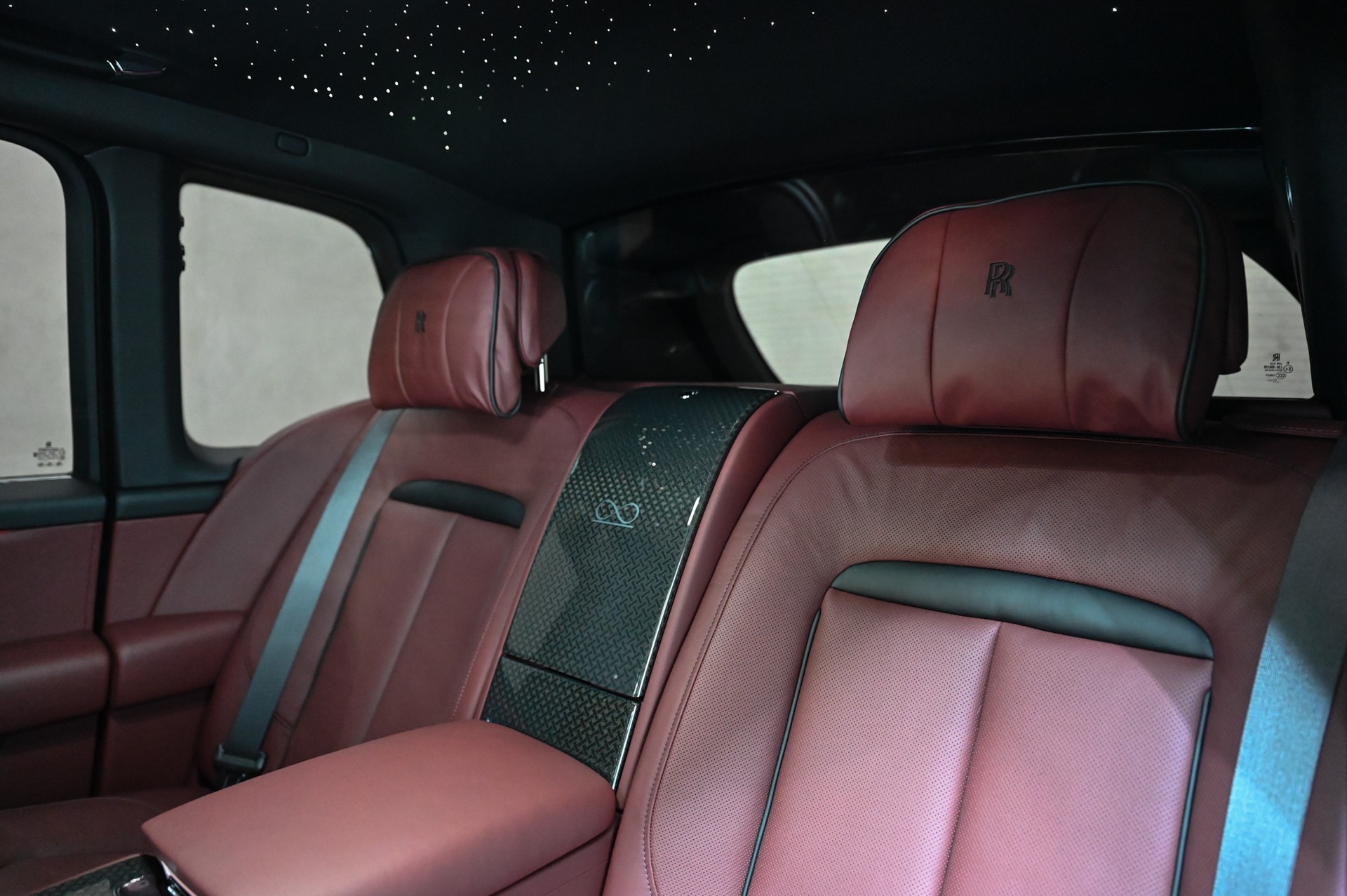 ROLLS-ROYCE Cullinan 6.7 V12 Black Badge-image-33