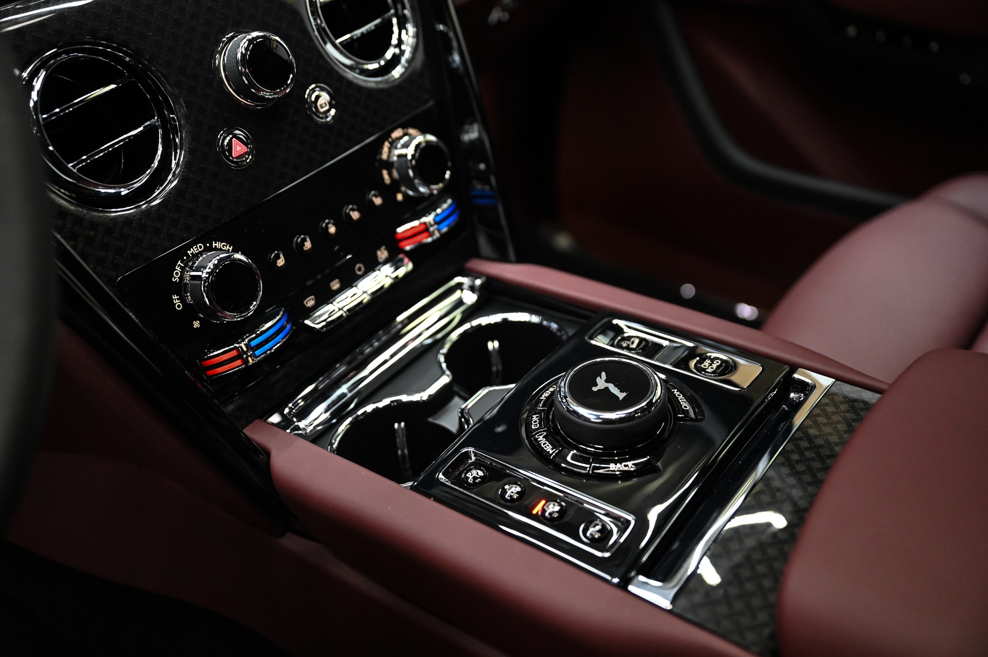 ROLLS-ROYCE Cullinan 6.7 V12 Black Badge-image-25