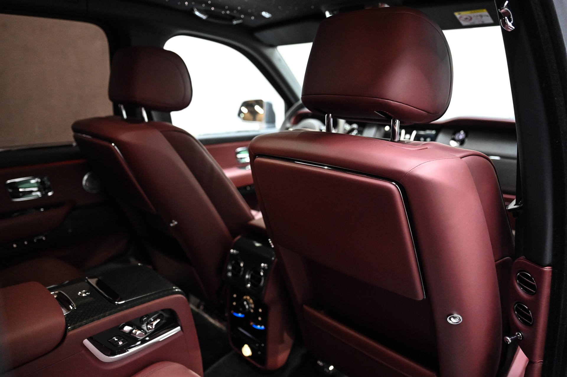 ROLLS-ROYCE Cullinan 6.7 V12 Black Badge-image-30