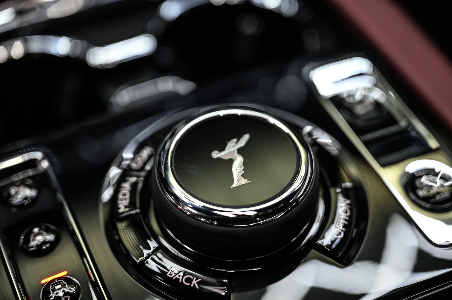ROLLS-ROYCE Cullinan 6.7 V12 Black Badge-image-26