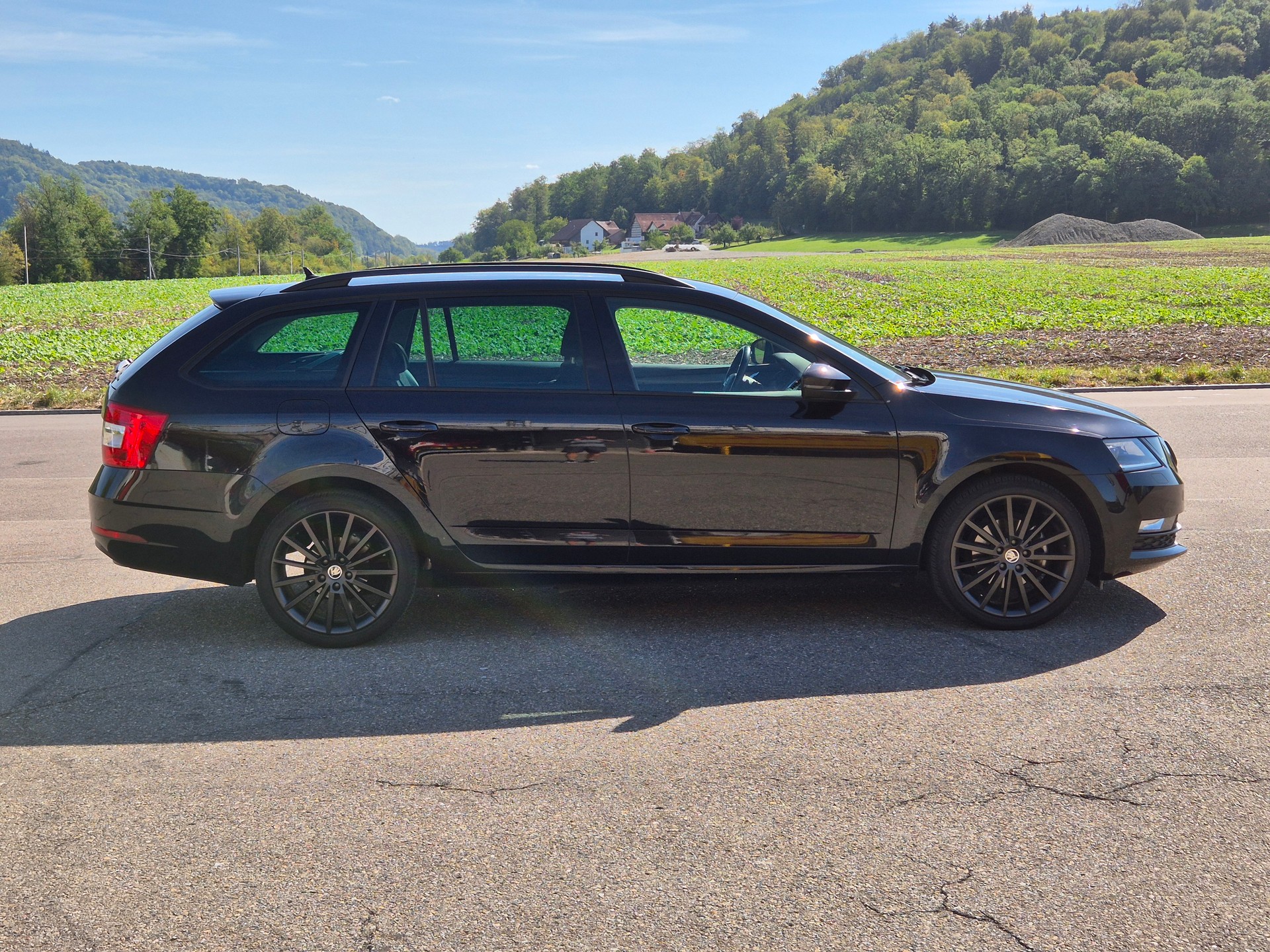 SKODA 1.5 TSI Soleil DSG*Navi*Standheizung*8-Fach Alu*Digital Cockpit-image-2