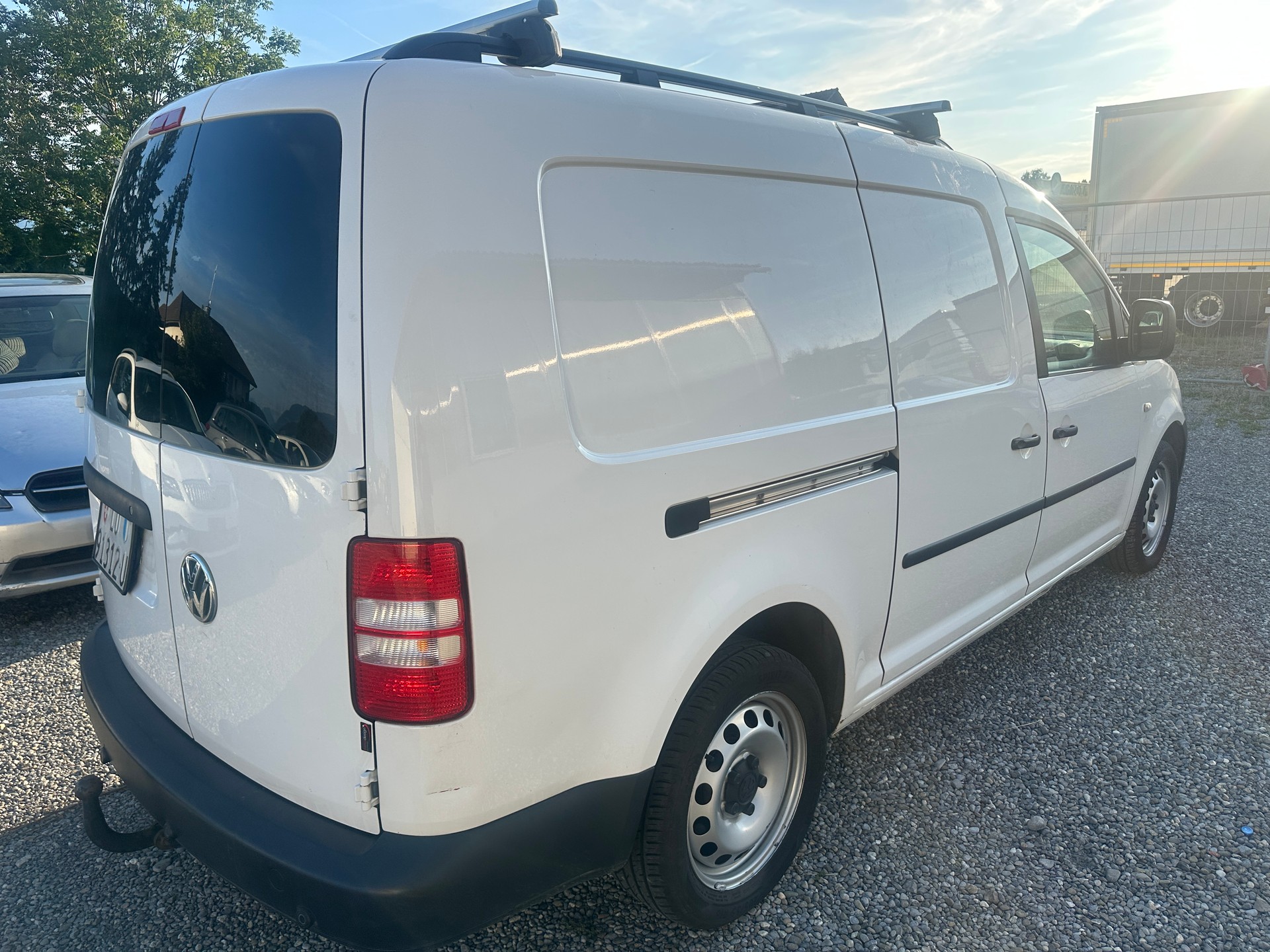 VW Caddy Maxi 2.0 TDI DSG-image-1