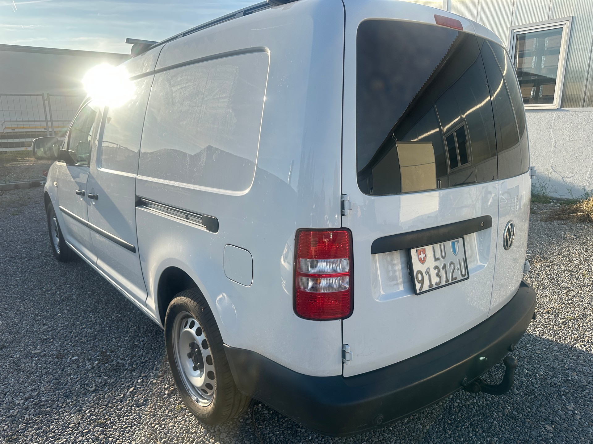 VW Caddy Maxi 2.0 TDI DSG-image-2