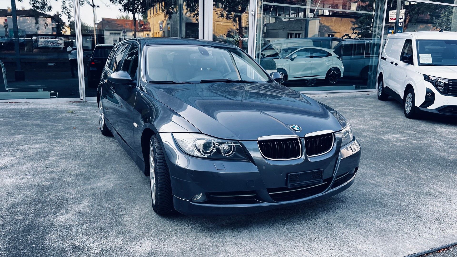 BMW 330xd Touring-image-1